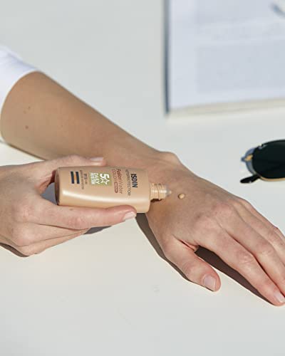 ISDIN Fusion Water Color SPF 50 Medium Tinted Daily Facial Sunscreen 50ml 12