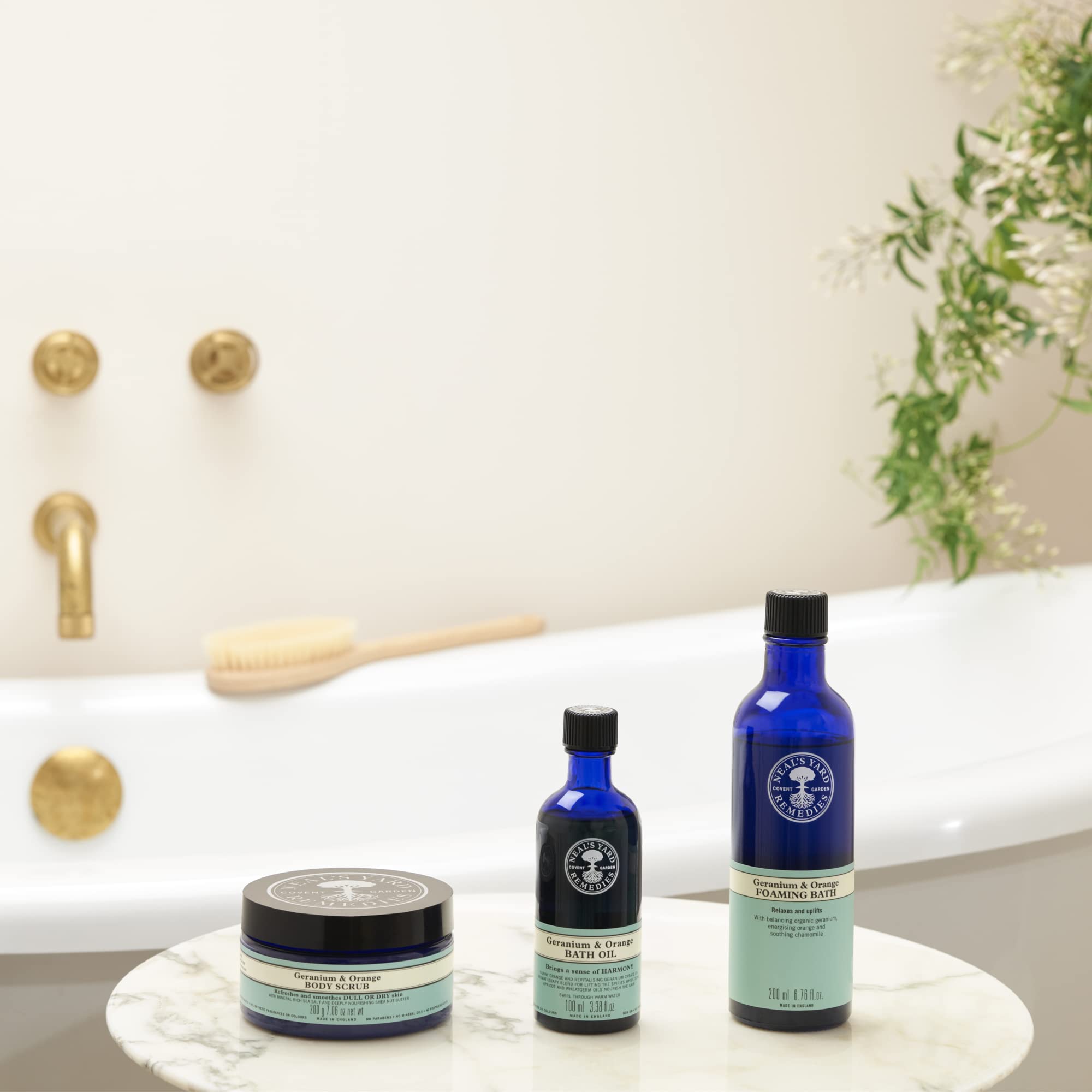 Neal's Yard Remedies Geranium & Orange Energising Bath Oil for Body & Mind 5