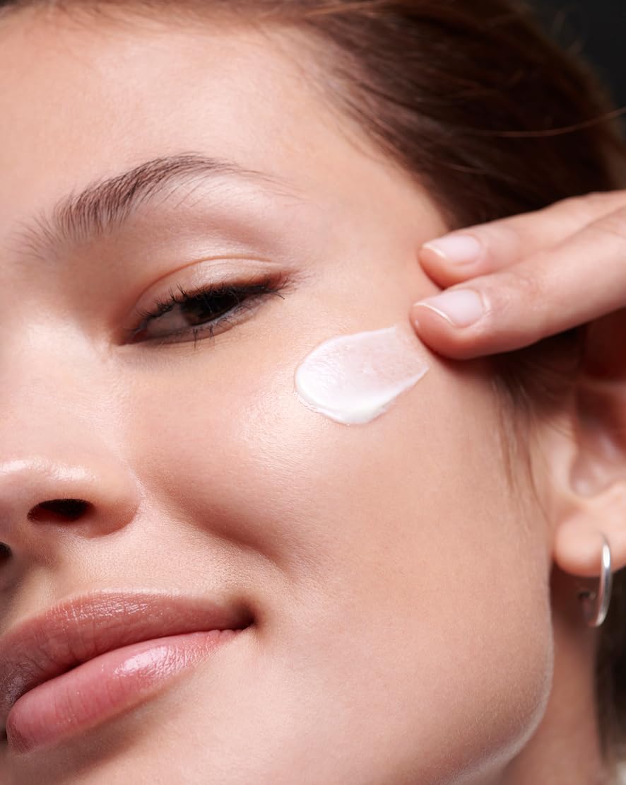 Garnier Vitamin C Brightening Day Cream 50ml for Radiant Skin & Fine Line Reduction 4