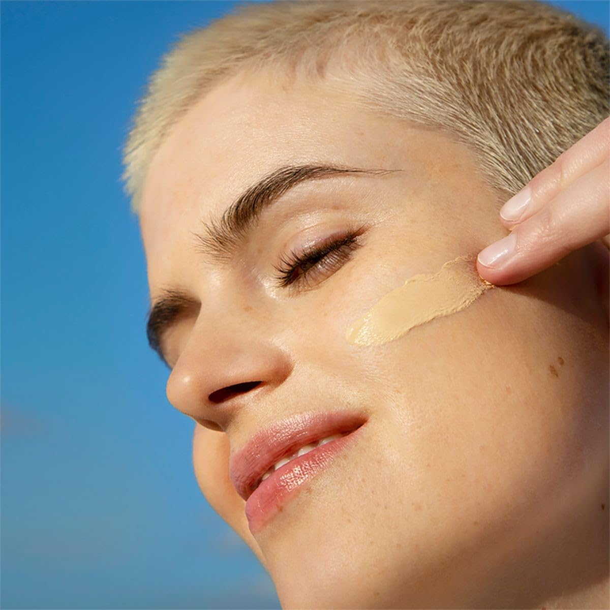 Garnier Oil-Free Perfecting All-in-1 BB Cream, Light Shade, SPF25 4