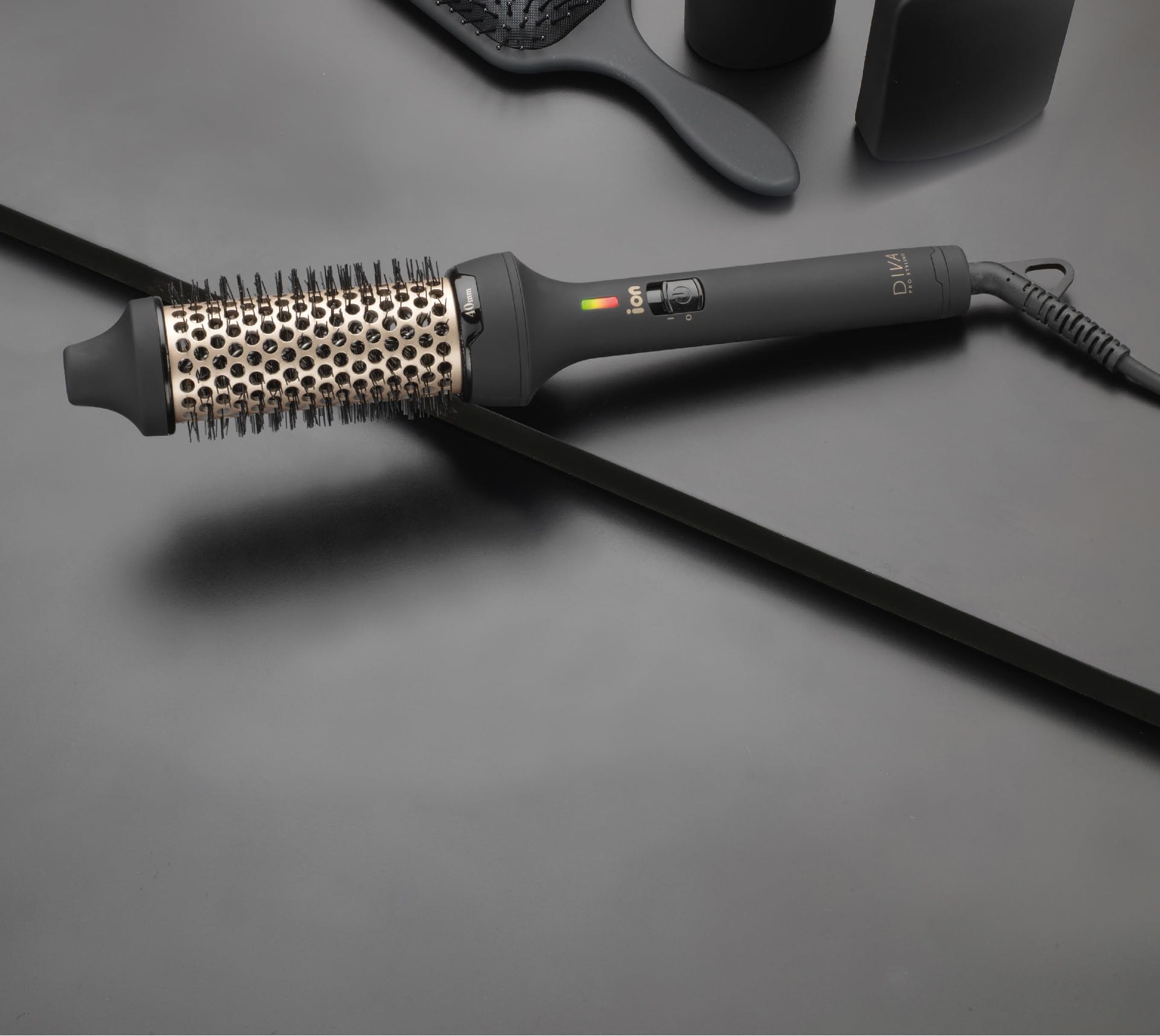 Diva Professional Styling 40mm Radiant Shine Ionic Thermal Heated Brush 5