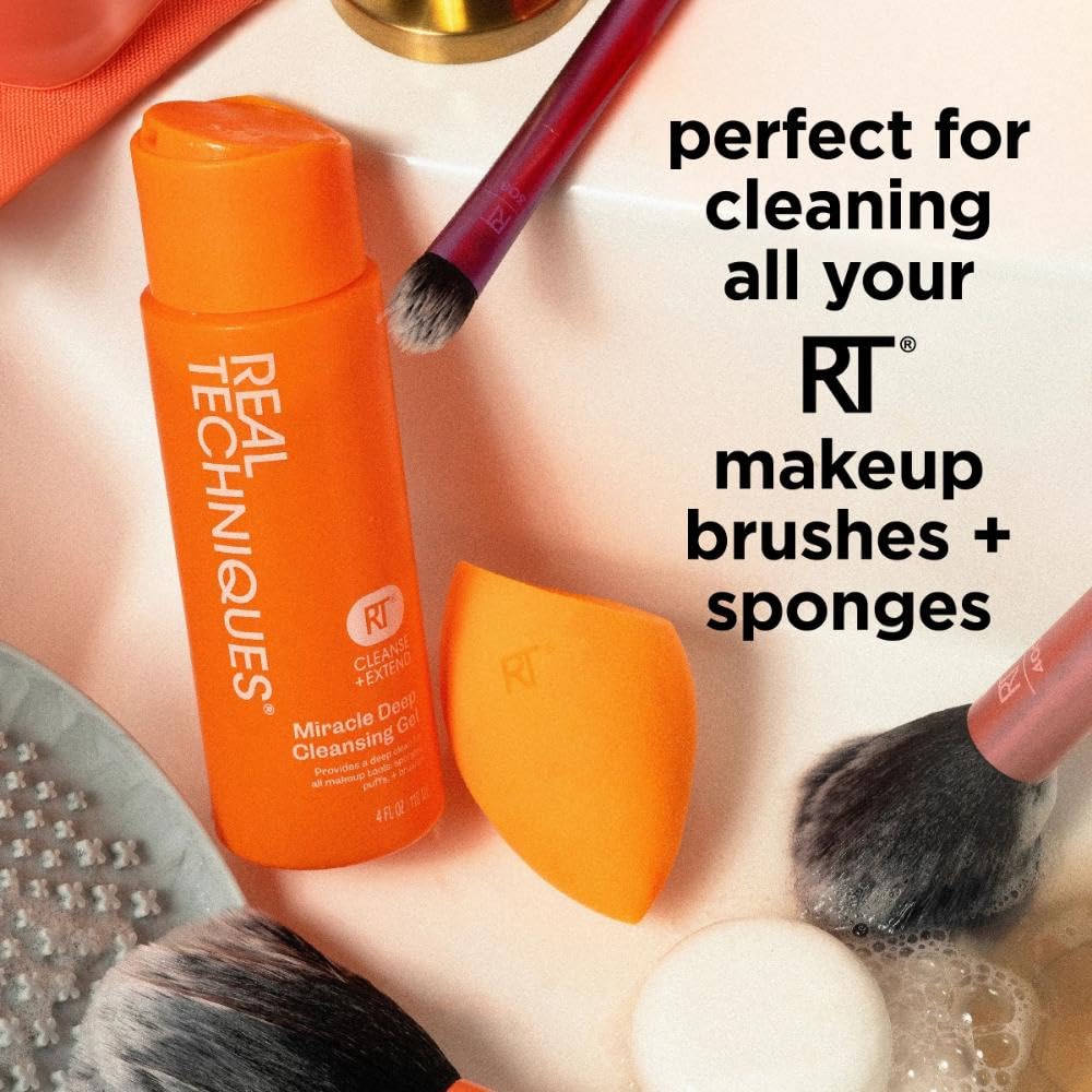Real Techniques Professional Makeup Brush and Sponge Cleansing Gel 4