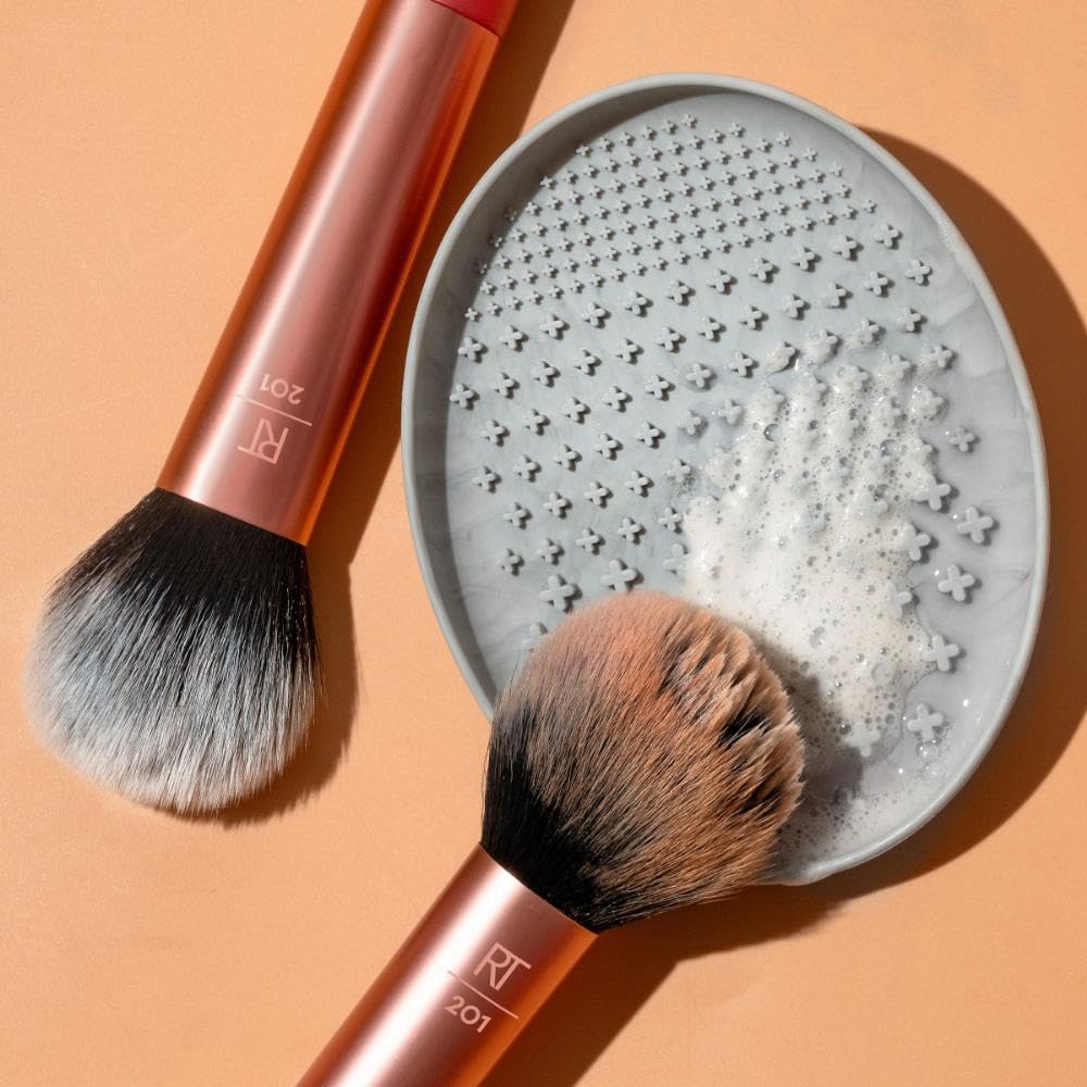 Real Techniques Miracle Brush Cleansing Palette with Silicone Ridges for Deep Cleaning 8