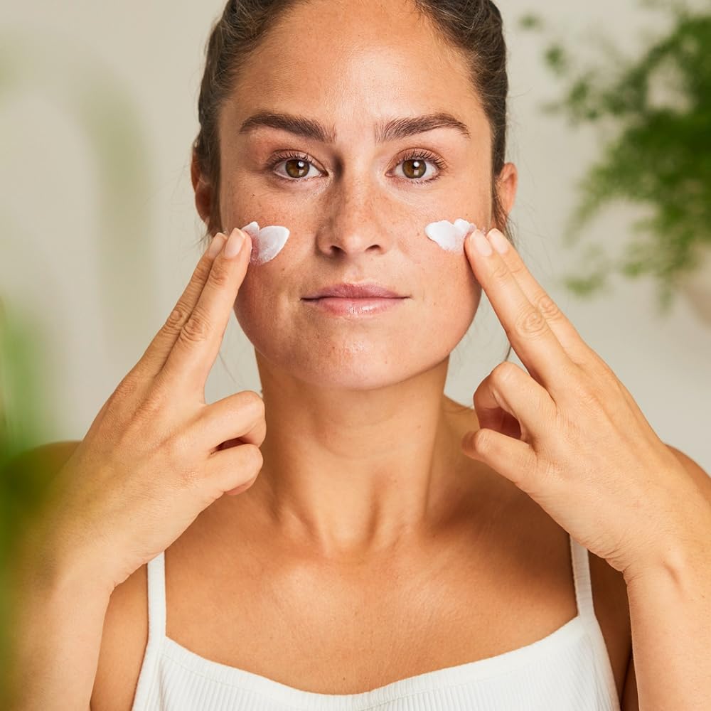 Weleda Organic Almond Soothing Natural Facial Cream for Sensitive Skin, 30 ml 6