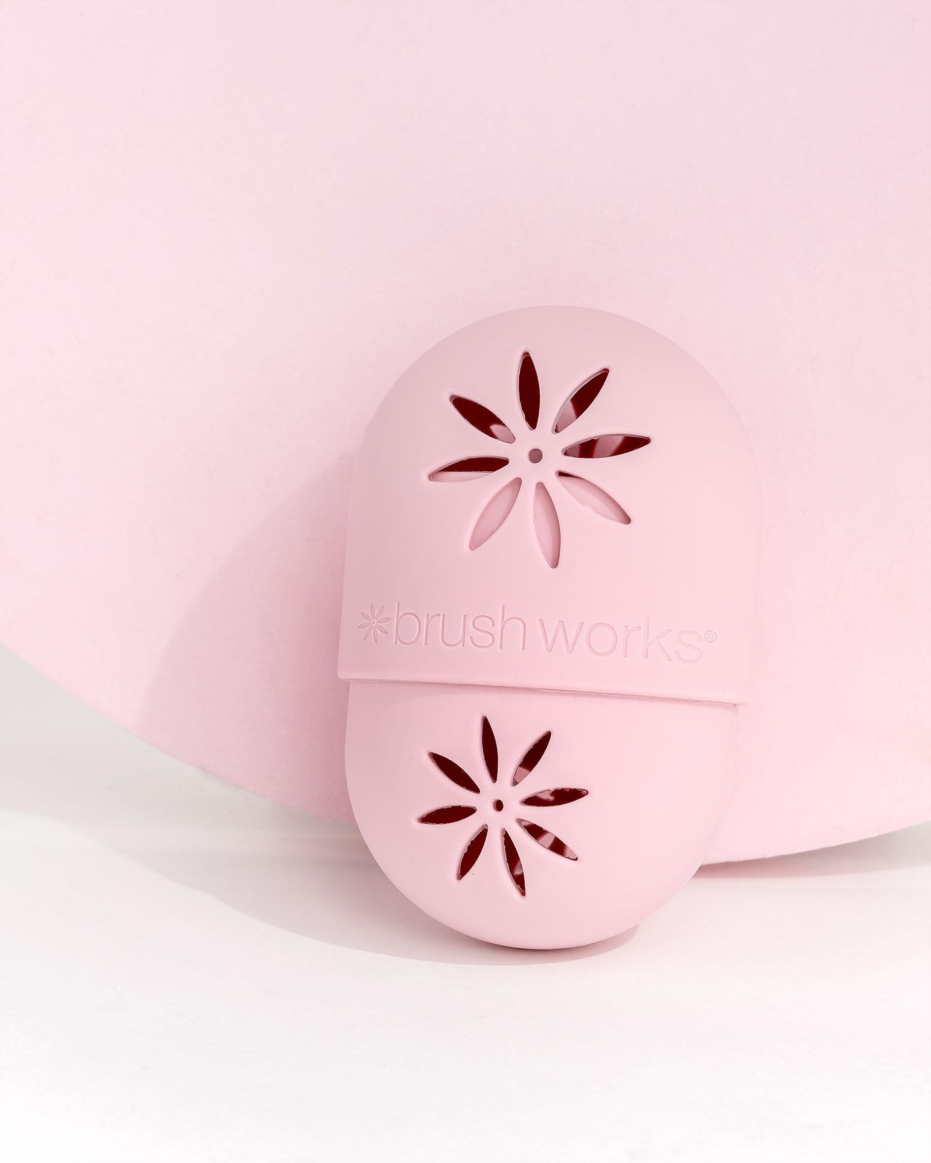 Brushworks Makeup Sponge Shield Silicone Holder for Hygienic Drying and Travel 3