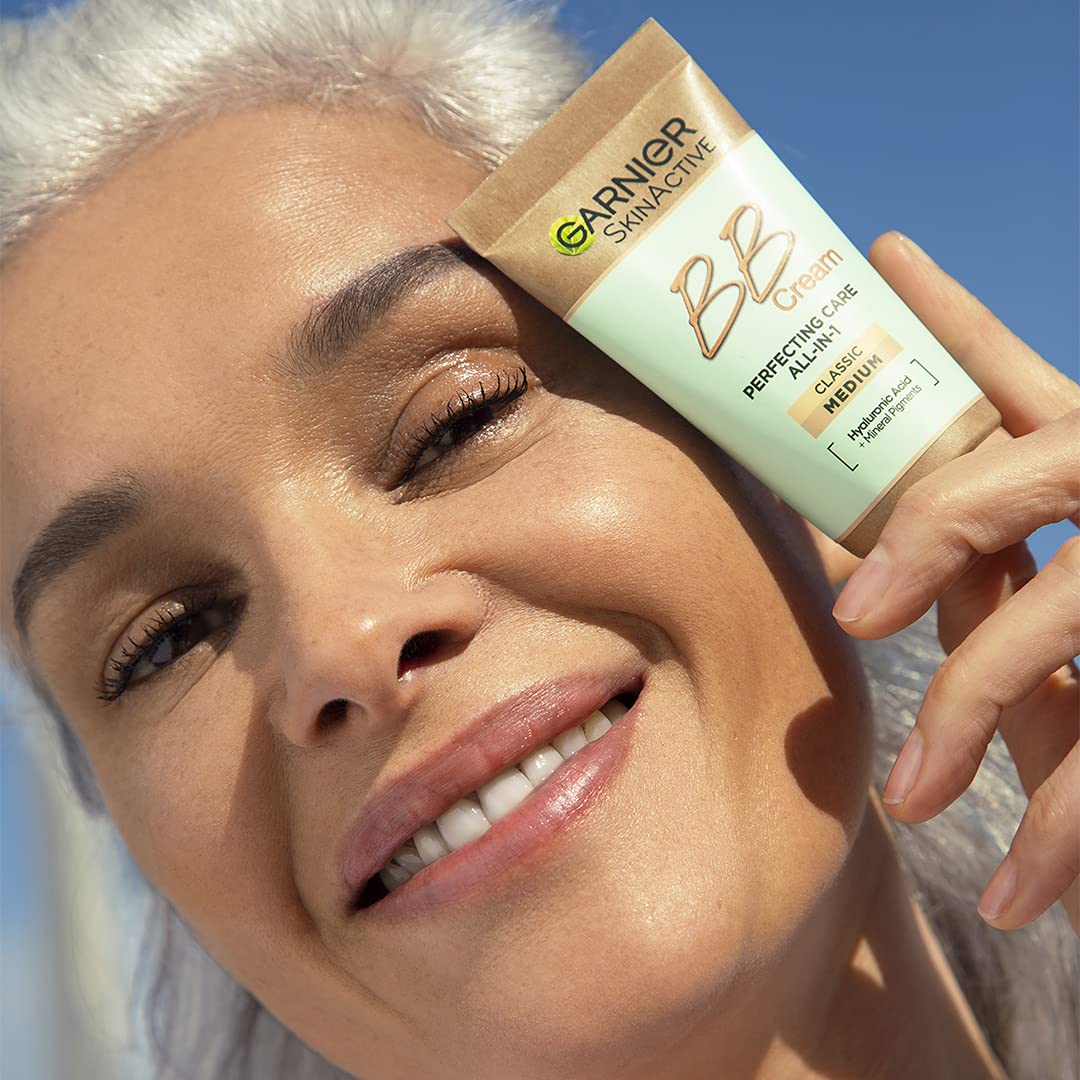 Garnier SkinActive Classic Perfecting All-in-1 BB Cream, Farbton Classic Medium, getönte Feuchtigkeitscreme LSF 15, hellt den Teint auf und gleicht ihn aus, mit Hyaluronsäure, Aloe Vera und Mineralpigmenten, 50 ml, 1 Stück 4