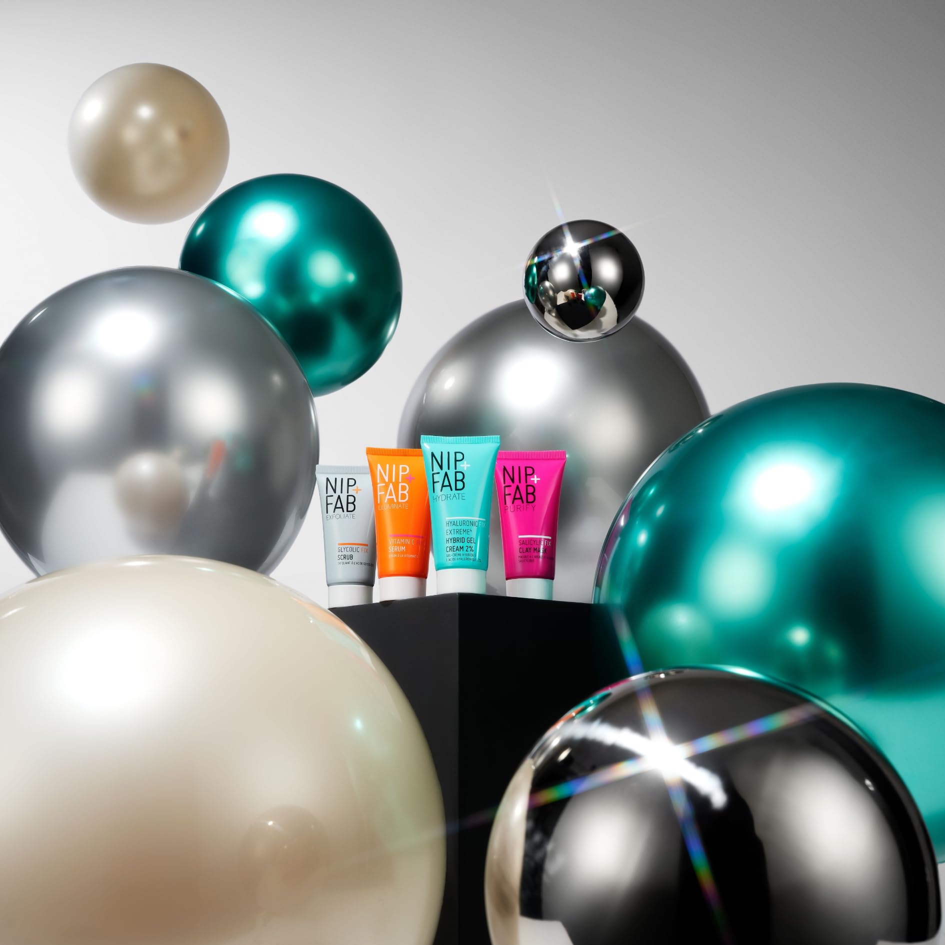 NIP+FAB Das Fab Four Geschenkset, enthält 4 große Produkte in Deluxe-Größe, Glyc 3