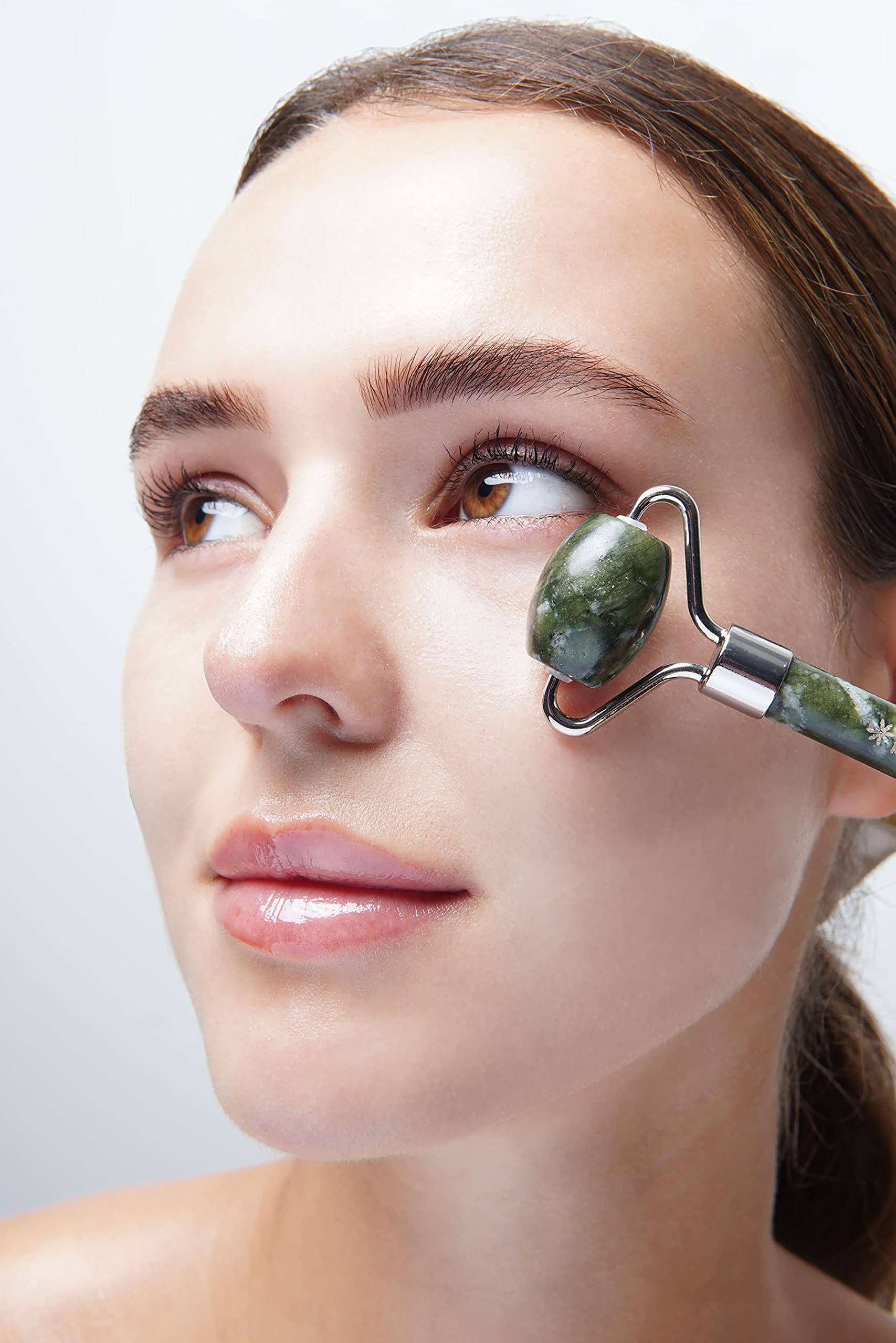 Brushworks HD Jade Roller for Smoothing Skin and Reducing Puffiness 6