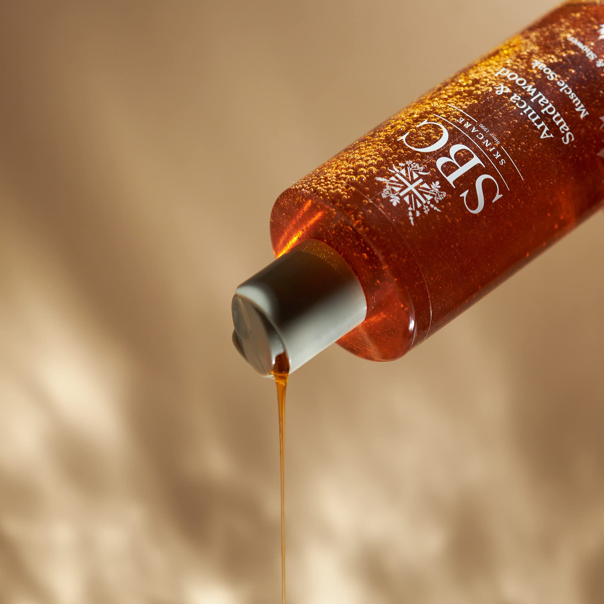 SBC Skincare Arnica & Sandalwood Muscle Soak - 500ml | Soothing Bubble Bath Gel 3