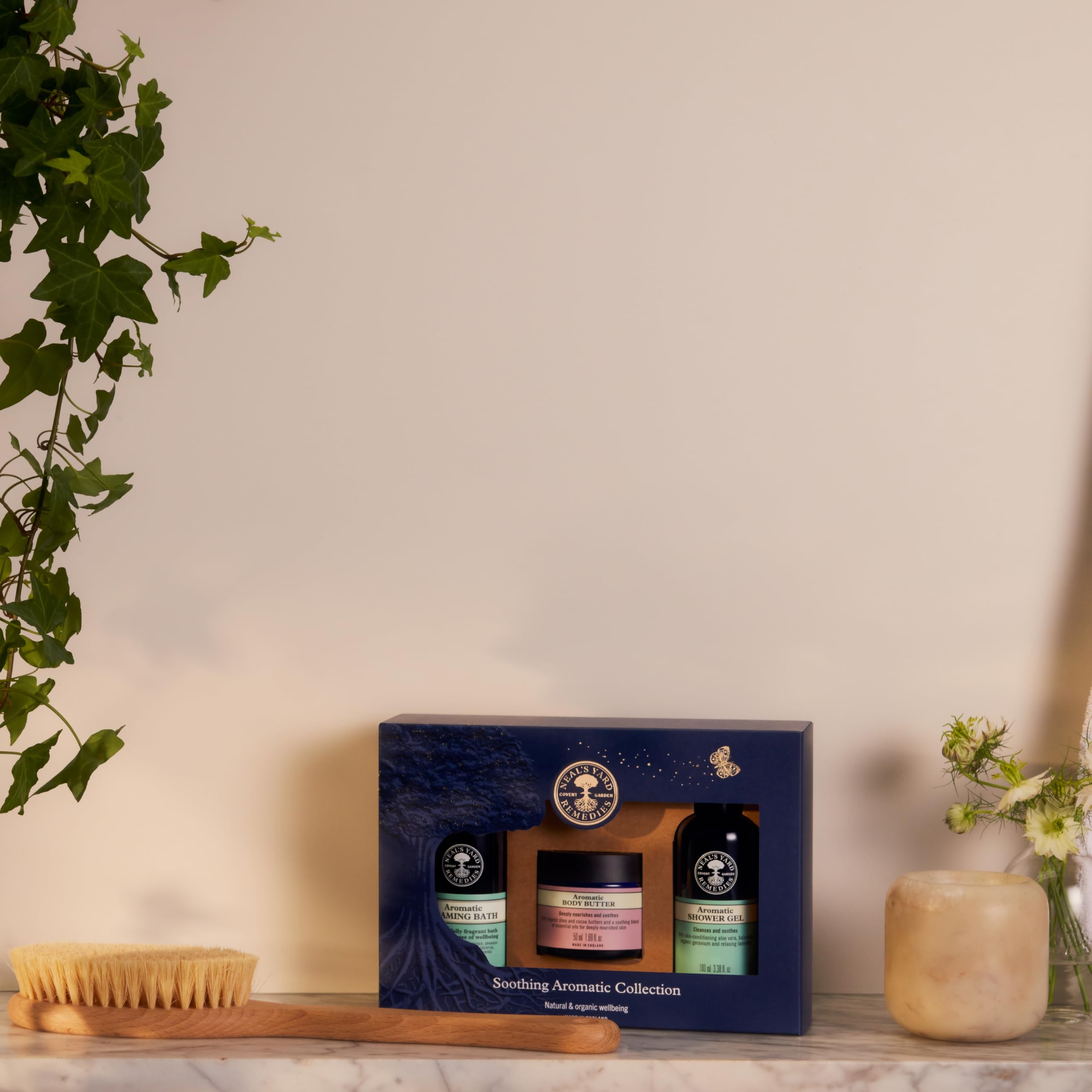 Neal's Yard Remedies Wohltuendes Aroma-Geschenkset mit Badesalz und Körperbutter 4