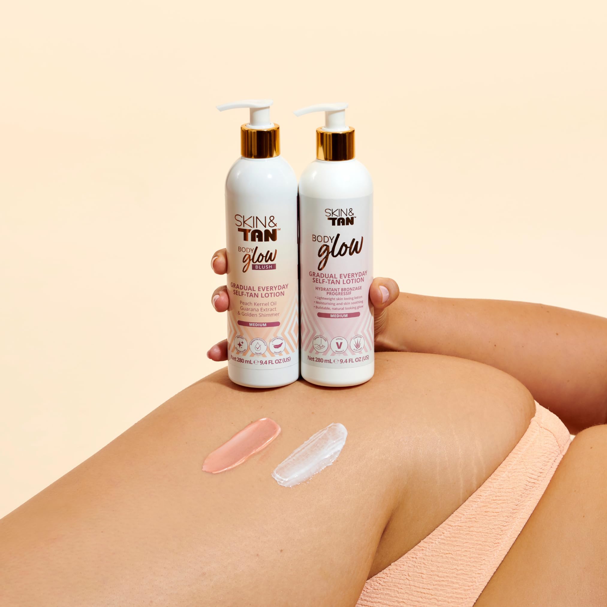 Skinny Tan Body Glow Blush Feuchtigkeitsspendende Bräunungslotion mit köstlichem Pfirsichduft und hautbelebendem Schimmer, 280 ml 8