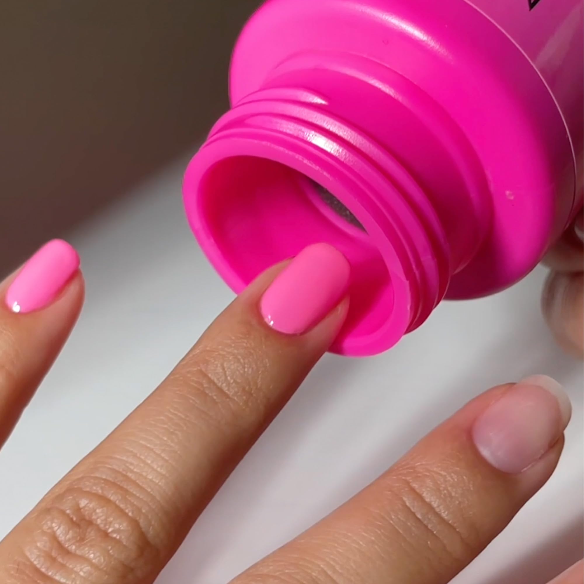 Nails.INC Vegan Collagen Fuelled Acetone-Free Nail Polish Remover Pot, 60ml 3