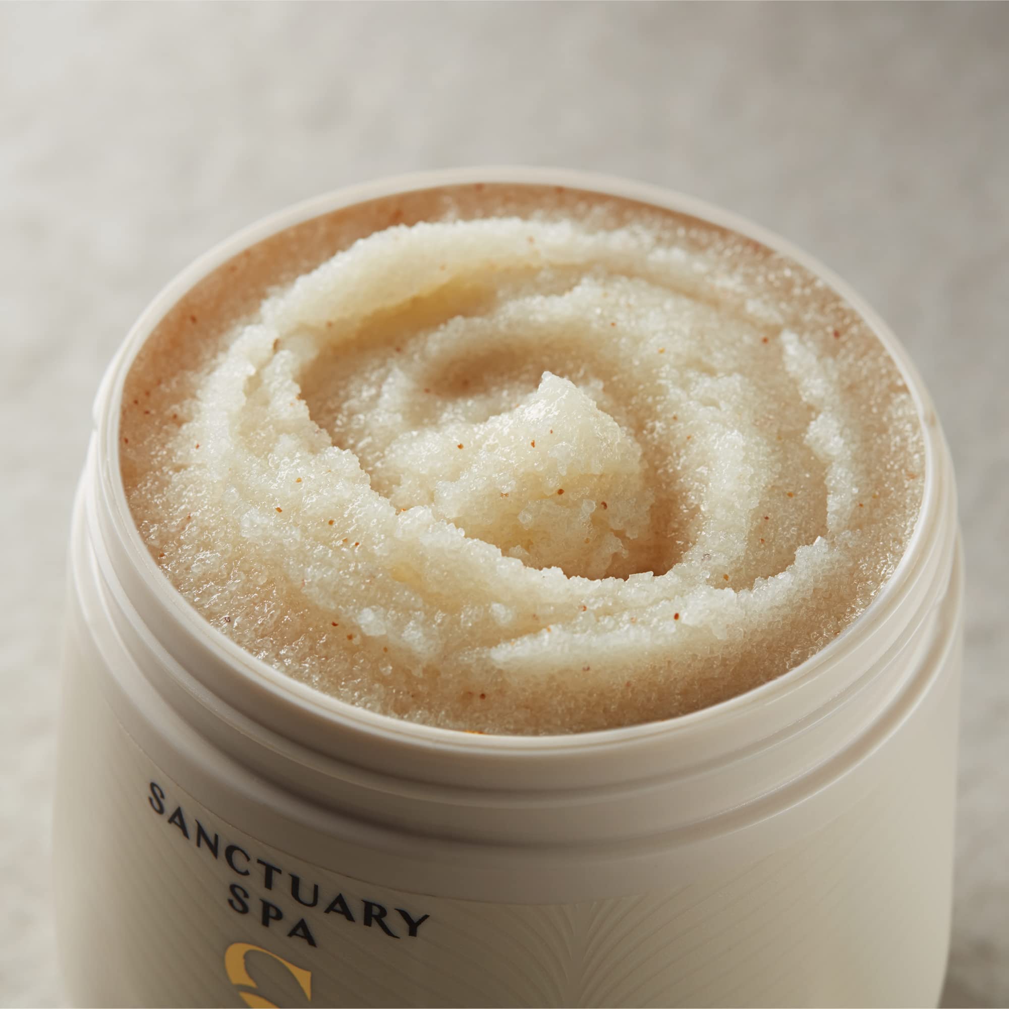 Sanctuary Spa Golden Sandalwood Sand- und Salzpeeling, 92 % natürliches Körperpeeling 3