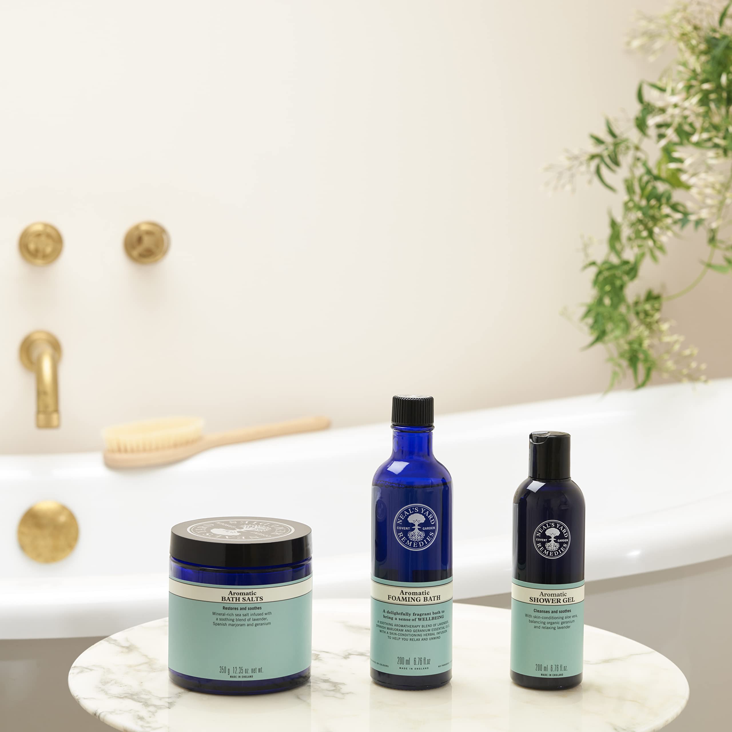Neal's Yard Remedies Geranien- und Orangen-Schaumbad für mehr Ruhe 4