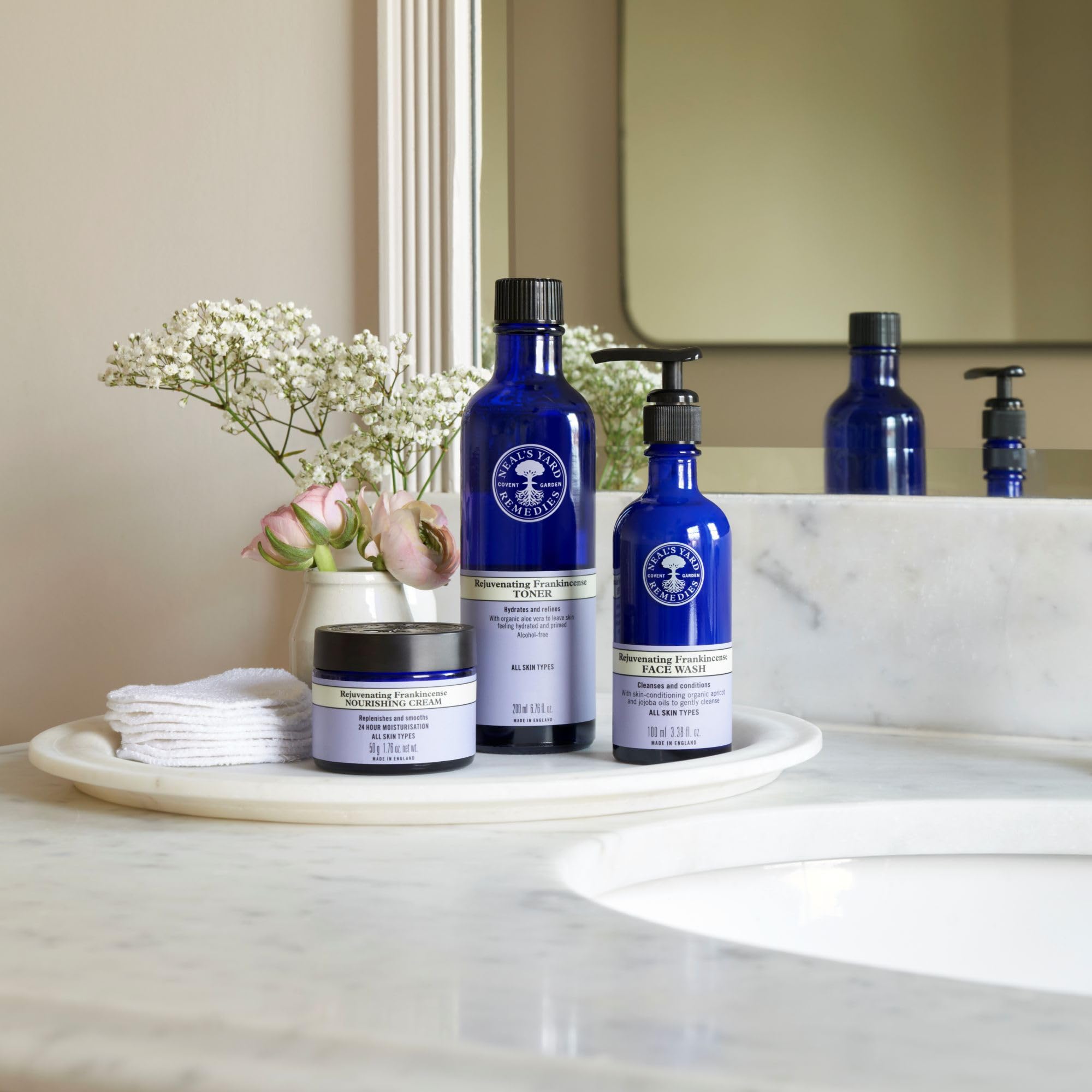 Neal's Yard Remedies Verjüngendes Weihrauch-Gesichtswasser 4