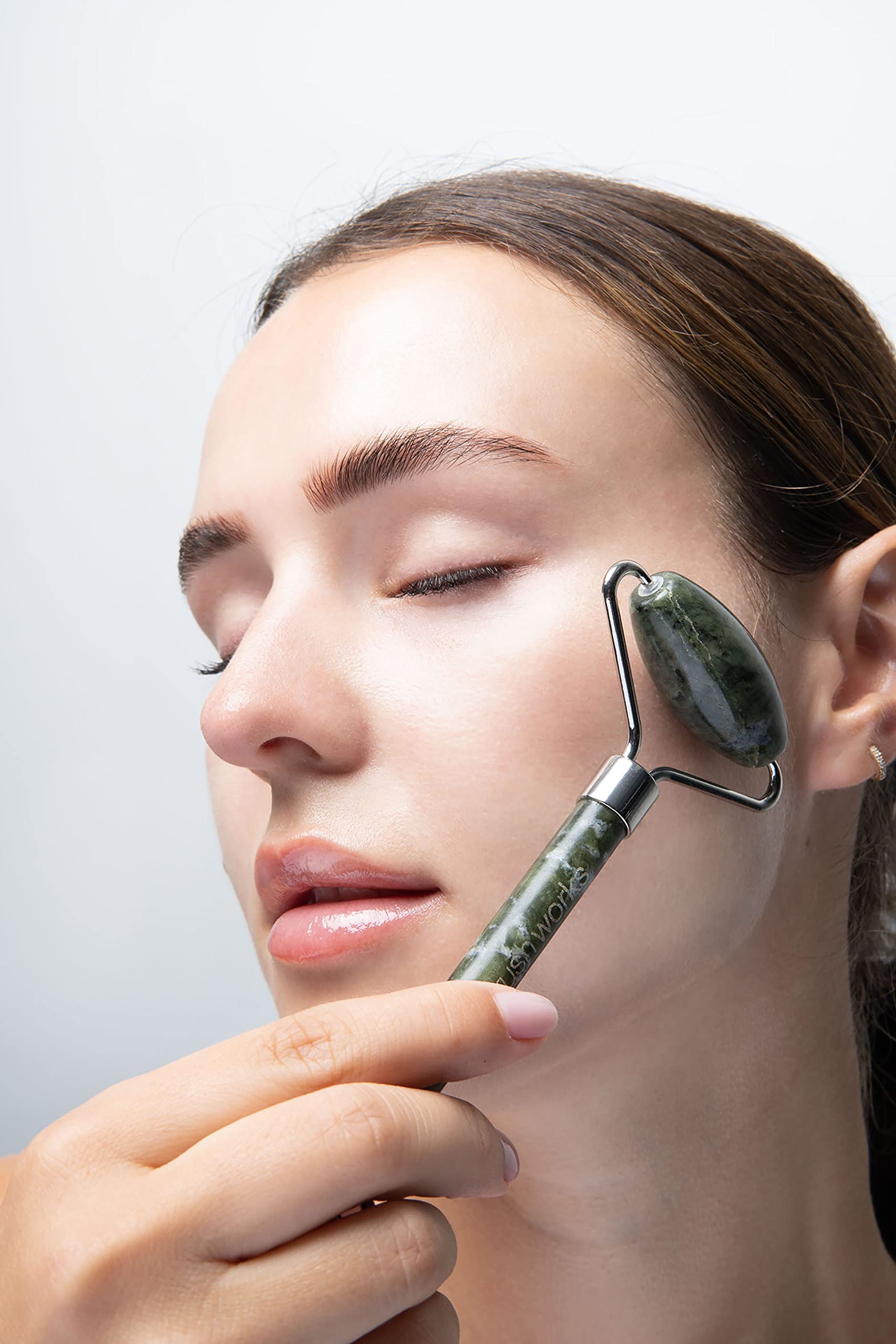Brushworks HD Jade Roller for Smoothing Skin and Reducing Puffiness 5
