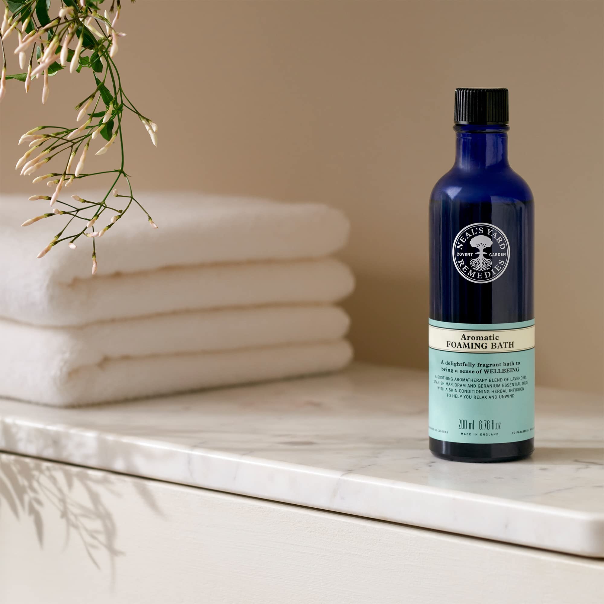 Neal's Yard Remedies Geranien- und Orangen-Schaumbad für mehr Ruhe 3