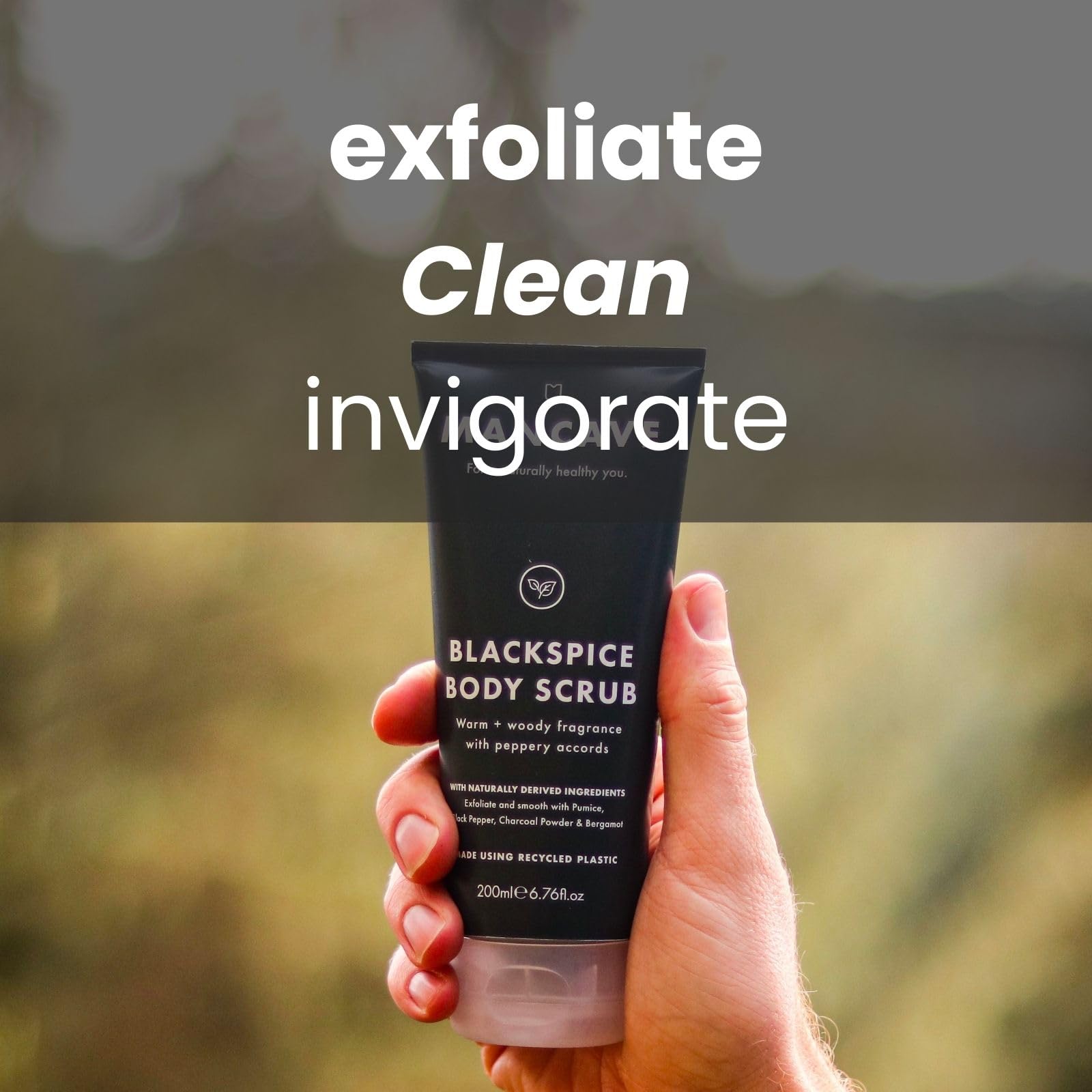 ManCave Blackspice Körperpeeling 200 ml für Männer, warmer, holziger Duft, peelt und reinigt die Haut mit Bimsstein und Aktivkohlepulver, natürliche Formel, vegan, hergestellt in England 3