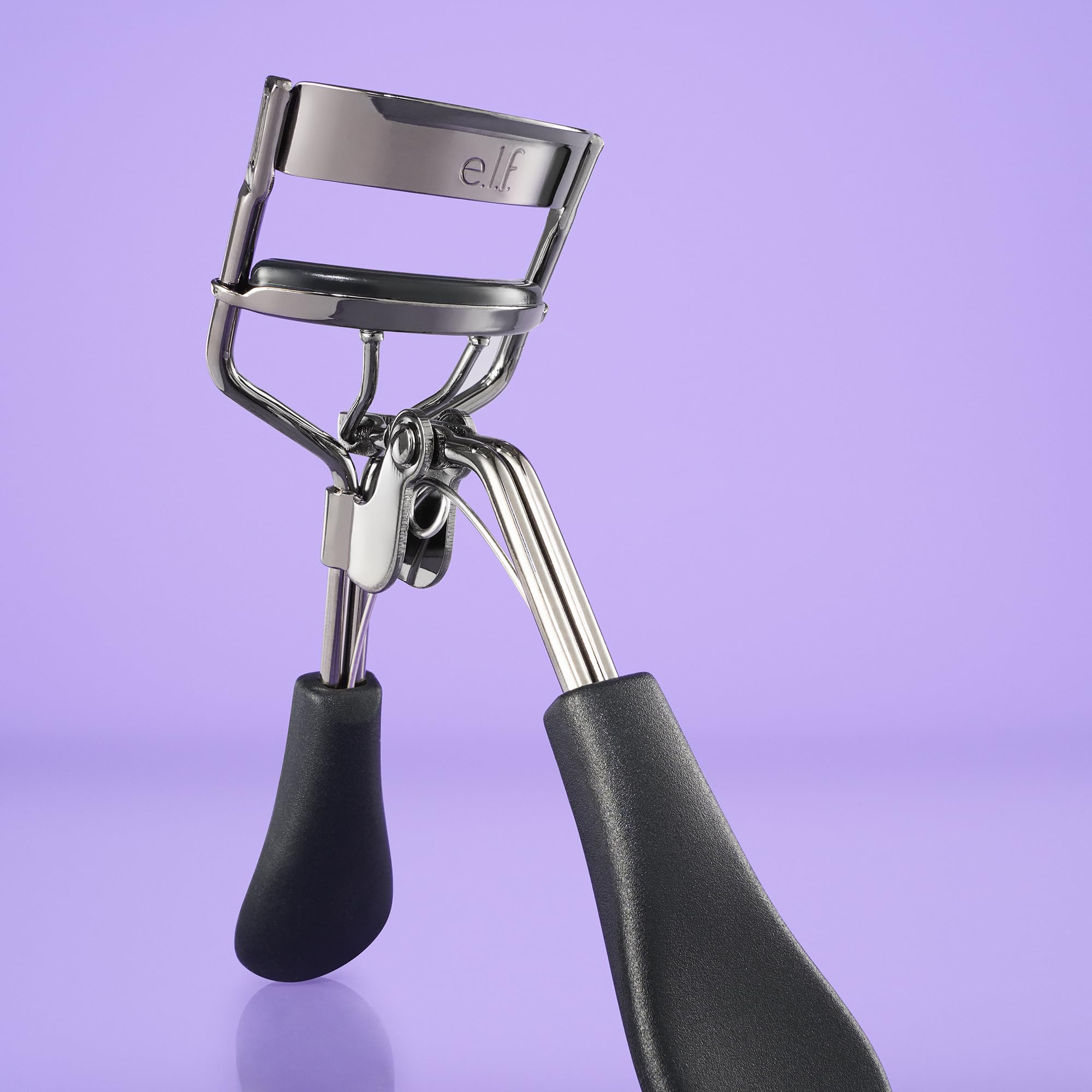 e.l.f. Pro Eyelash Curler: Strong, Contoured Tool for Long-Lasting Eye-Opening Lift 3