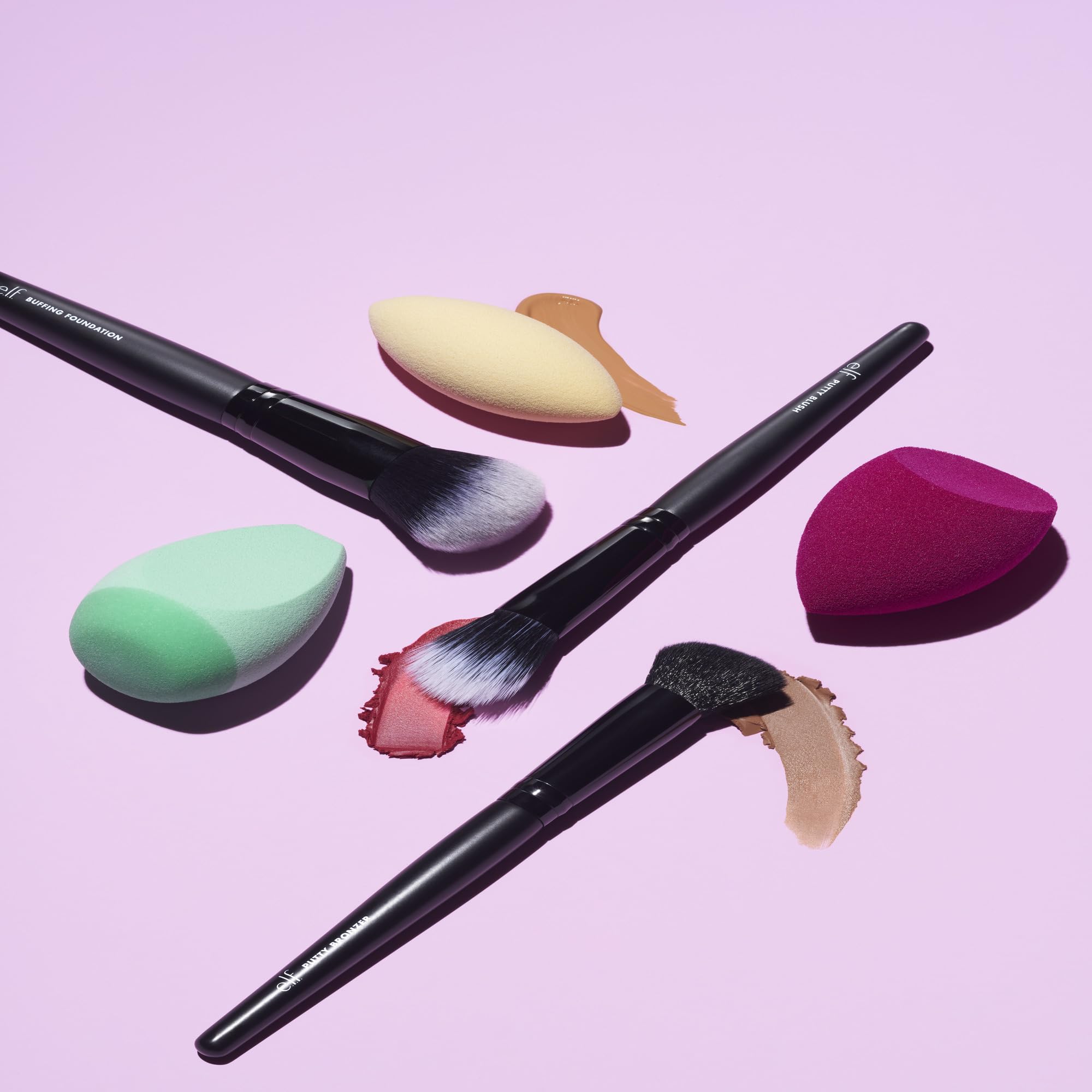 elf Buffing Foundation Brush, spitz zulaufender Make-up-Pinsel für ein makelloses Finish und gleichmäßige Deckkraft, vegan und tierversuchsfrei 3