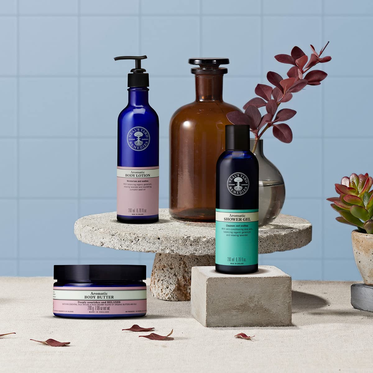 Neal's Yard Remedies Aromatic Shower Gel Body Wash with Relaxing Lavender 4