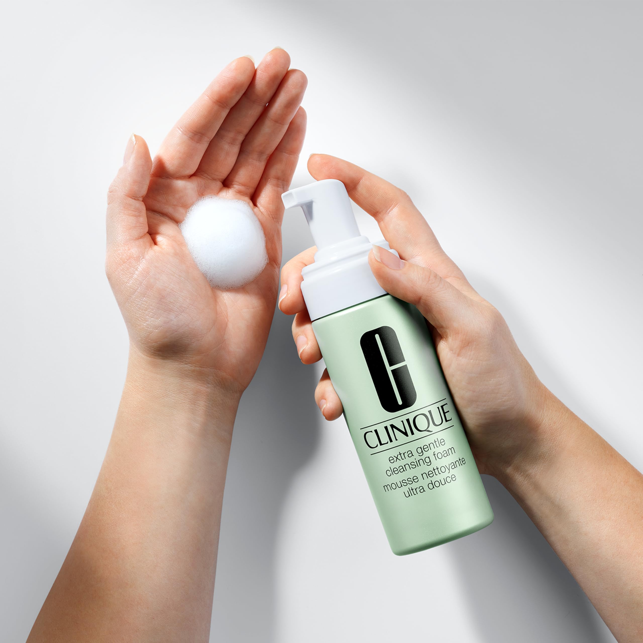 Clinique 3-Step Extra Gentle Cleansing Foam for Dry + Sensitive Skin (125 ml) 4