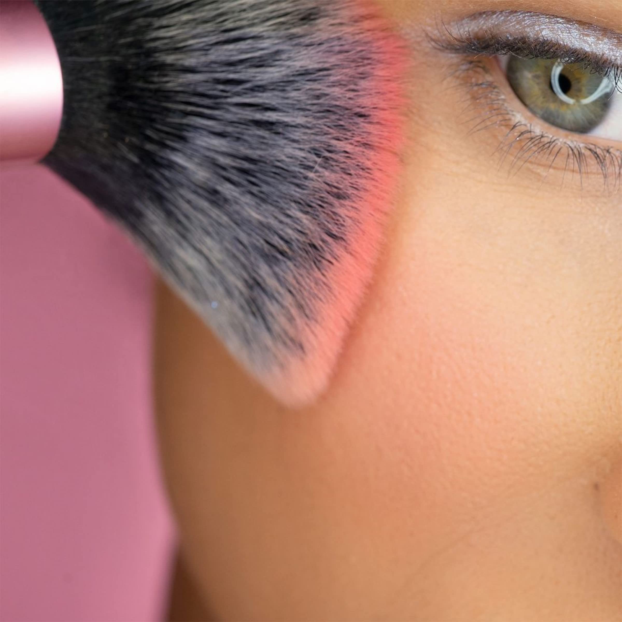 Real Techniques Mini Multitask Travel Makeup Brush for Blush, Bronzer or Highlighter 4