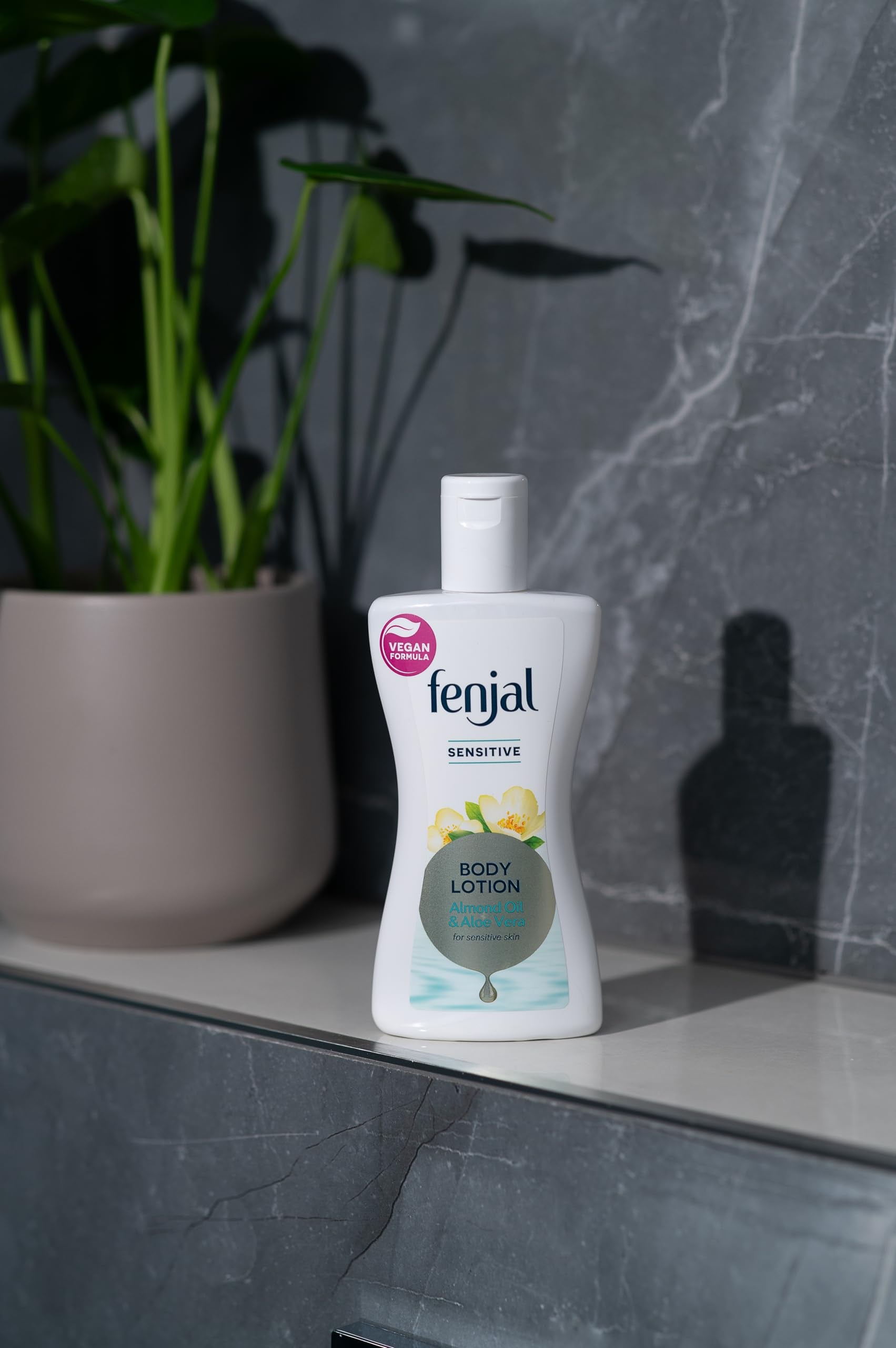 Fenjal Sensitive Hydration Hero's Gift Set: Shower Cream, Body Lotion & Body Oil 4