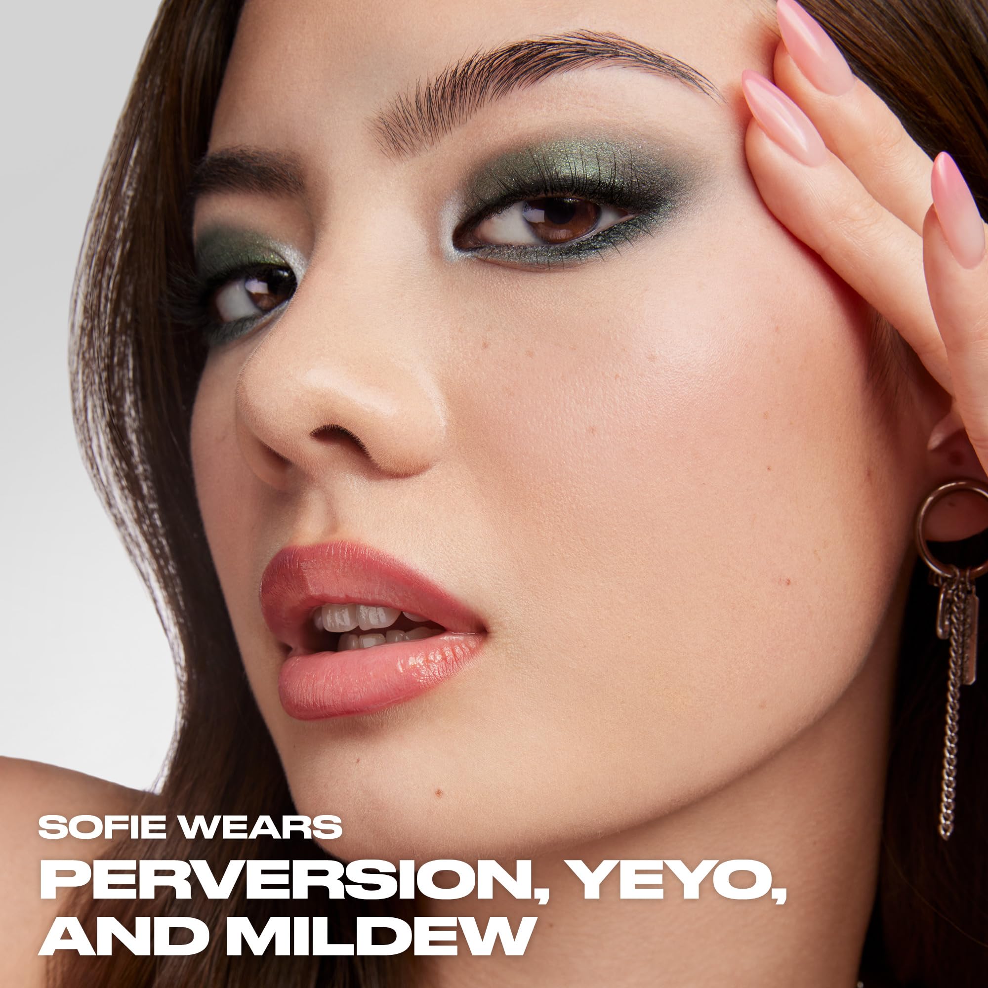 Urban Decay 24/7 Glide-On Eye Pencil, preisgekrönter, wasserfester und wischfester Eyeliner, intensive, langanhaltende Farbe, ultra-cremige und leicht verblendbare Formel, Zero Zealous Black, 1,2 g 8