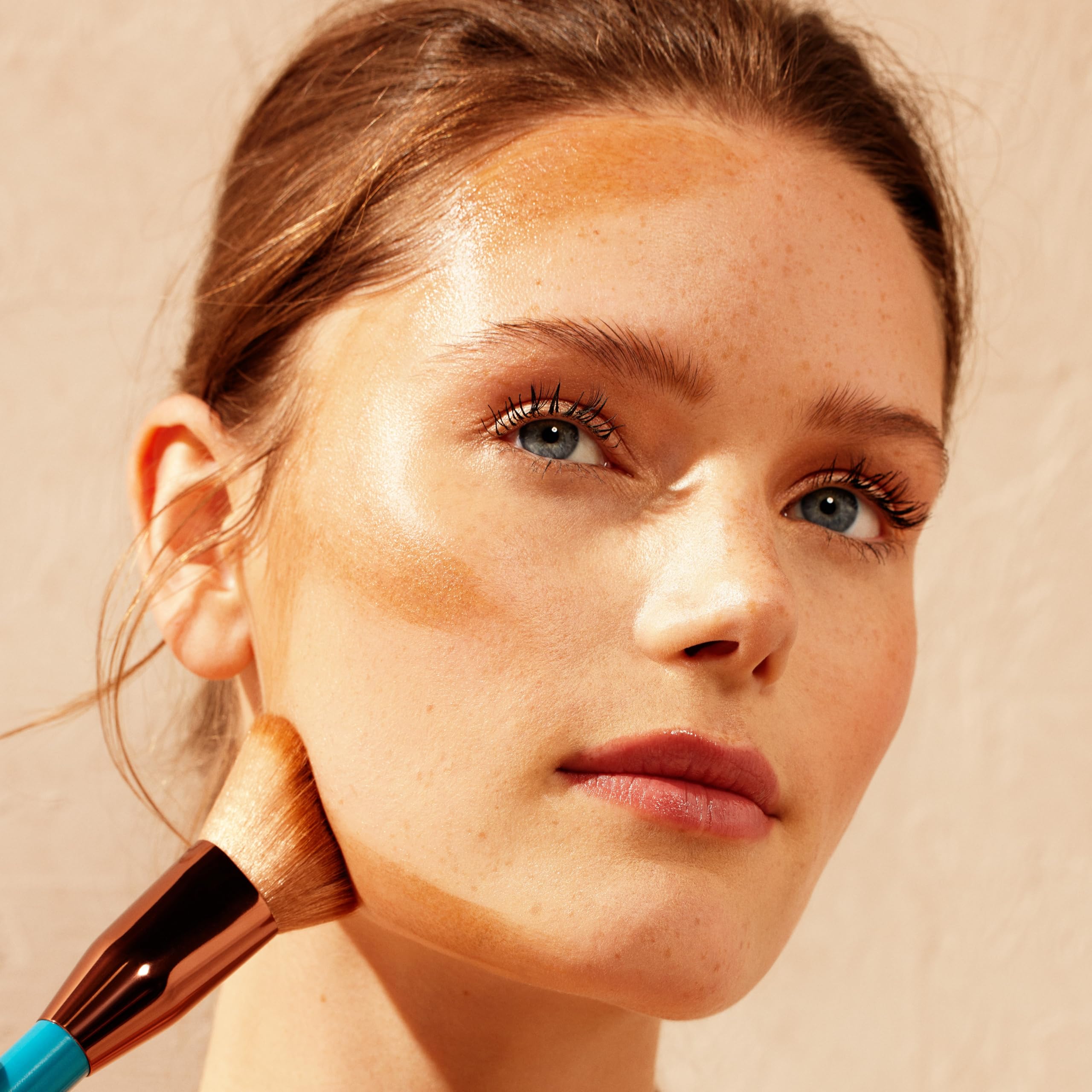 ST. TROPEZ Ultimate Tan Face Brush for Flawless Streak-Free Tanning Application 7