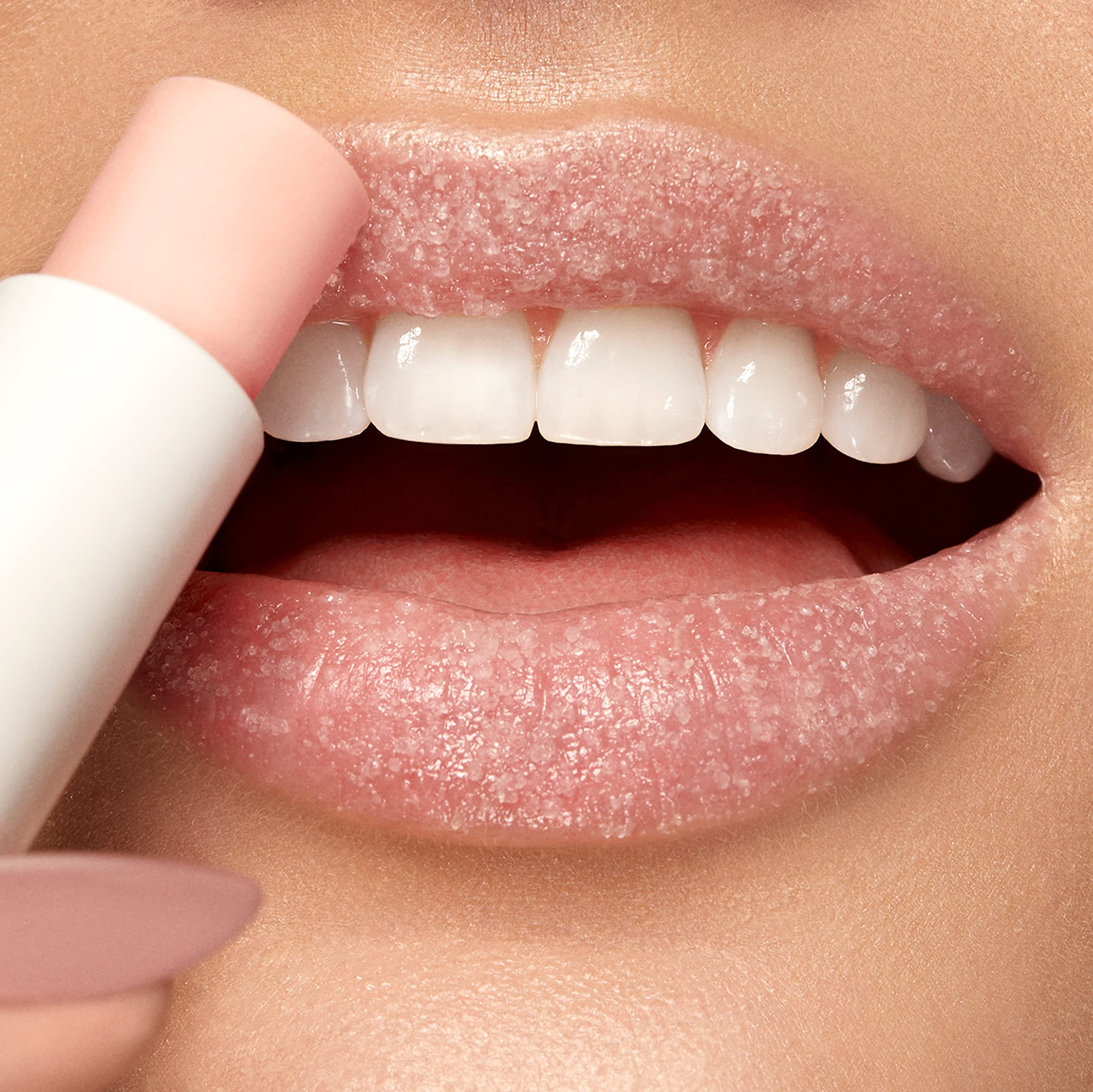 KIKO Milano Perfect Lips Caring Set: Lip Scrub and Volume-Enhancing Lip Cream 7