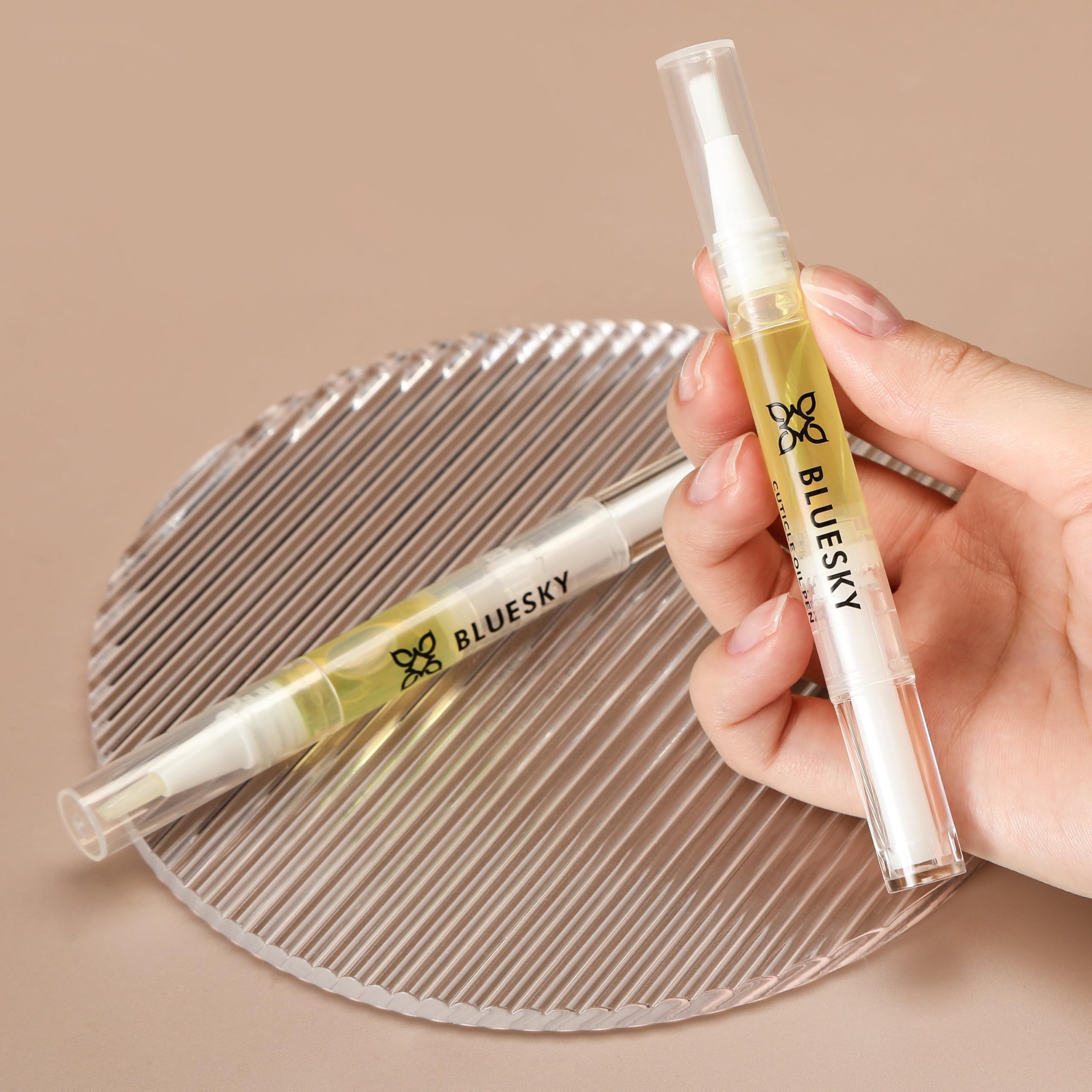 BLUESKY Feuchtigkeitsspendender Nagelhautölstift mit Süßmandel-, Kokosnuss- und goldenem Jojobaöl 6