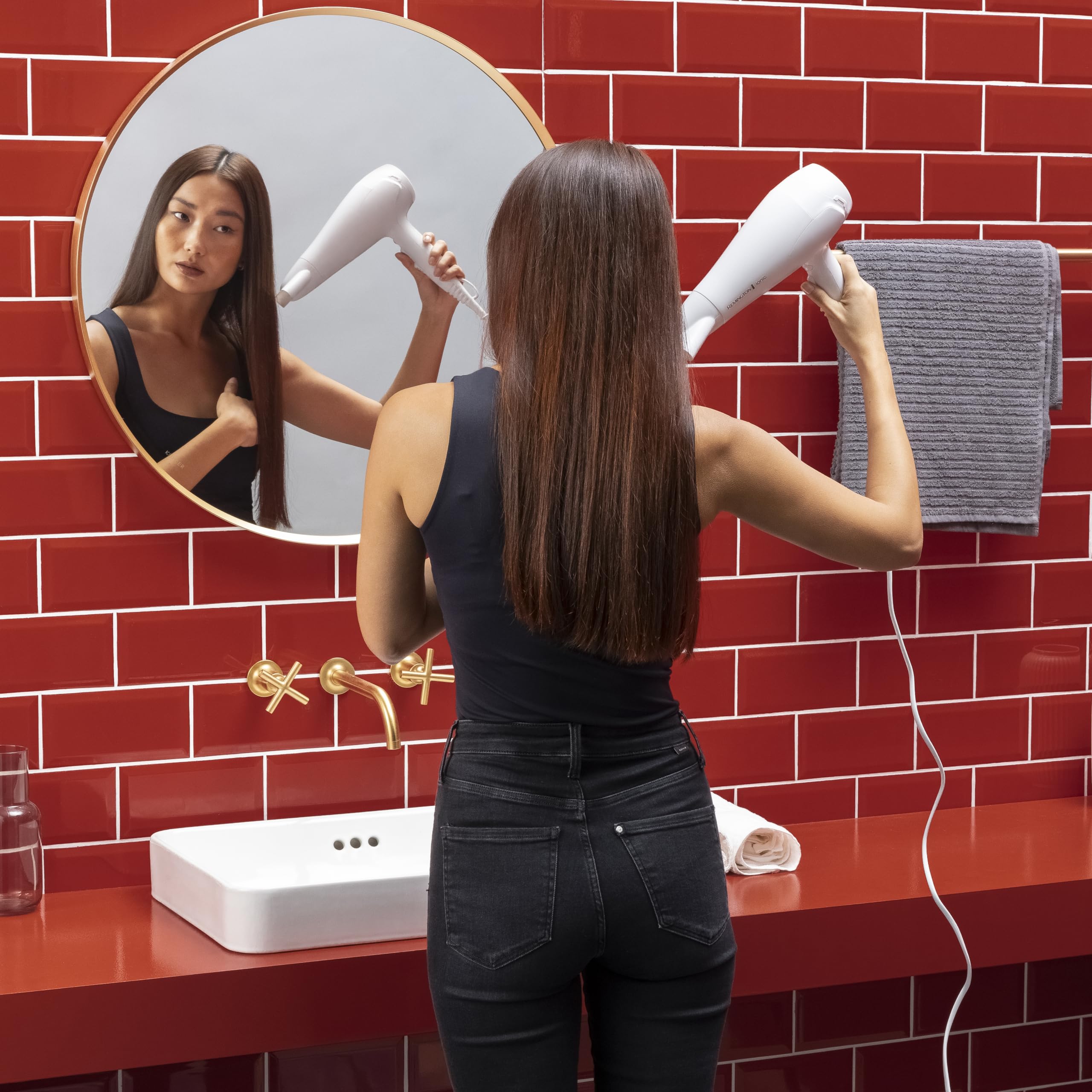 Remington Haartrockner Ionic (Ionen-Technologie für glattes und glänzendes Haar, 3 Heiz- und 2 Gebläsestufen sowie Kaltlufttaste, 2 Aufsätze: Diffusor und Konzentrator, 2200 W) D3199 8