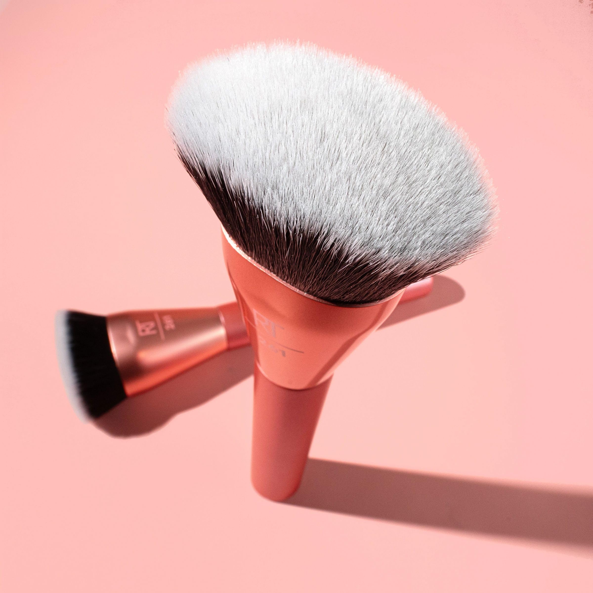 Real Techniques Snatch + Sculpt Konturpinsel, für flüssige und cremige Konturprodukte sowie Bronzer, flache Oberseite und ovaler Kopf zum Verblenden und Polieren, dicht, 1 Stück 8