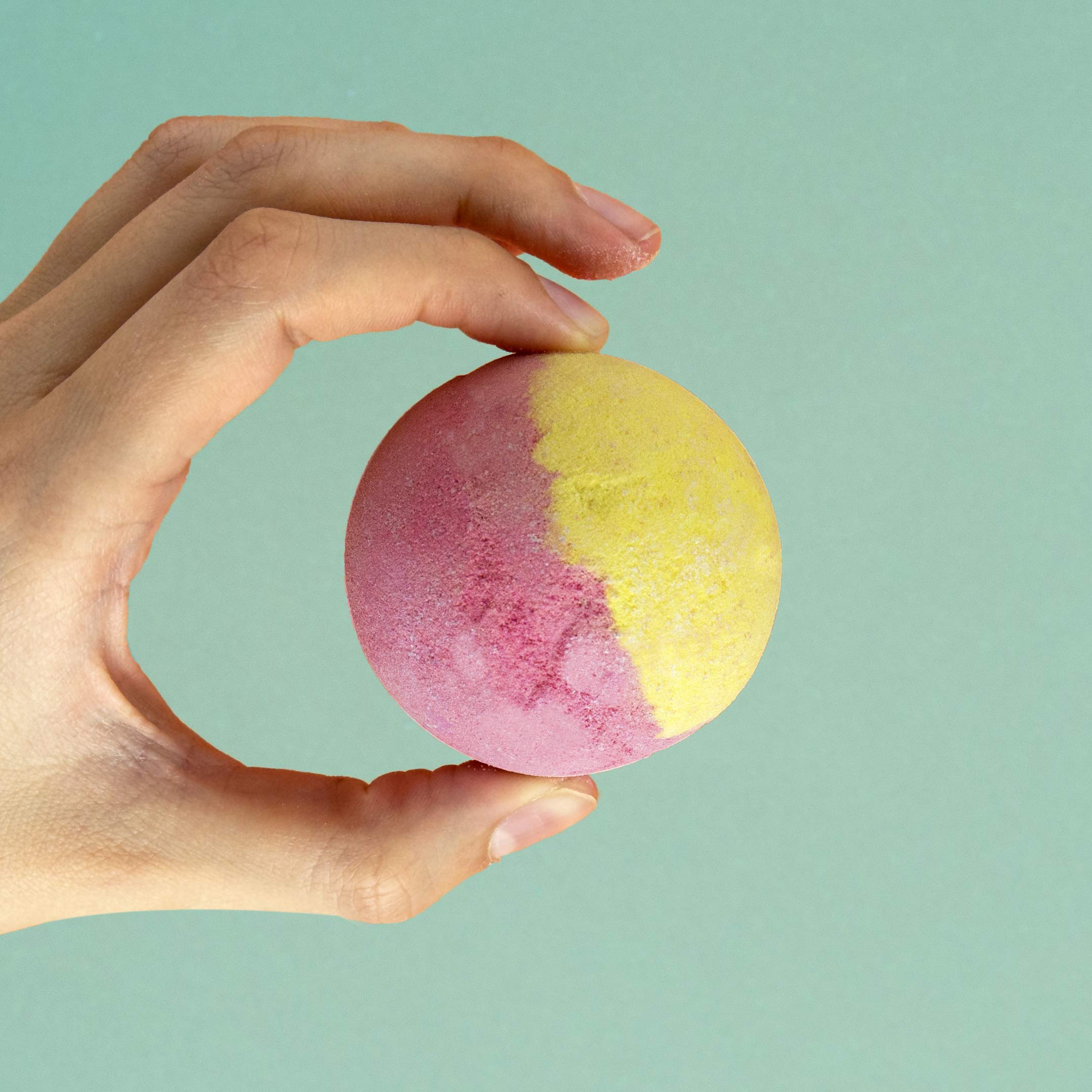 Gift Republic Happiness Mood Boosting Bath Bomb, Milk and Honey Scented, 100g 4