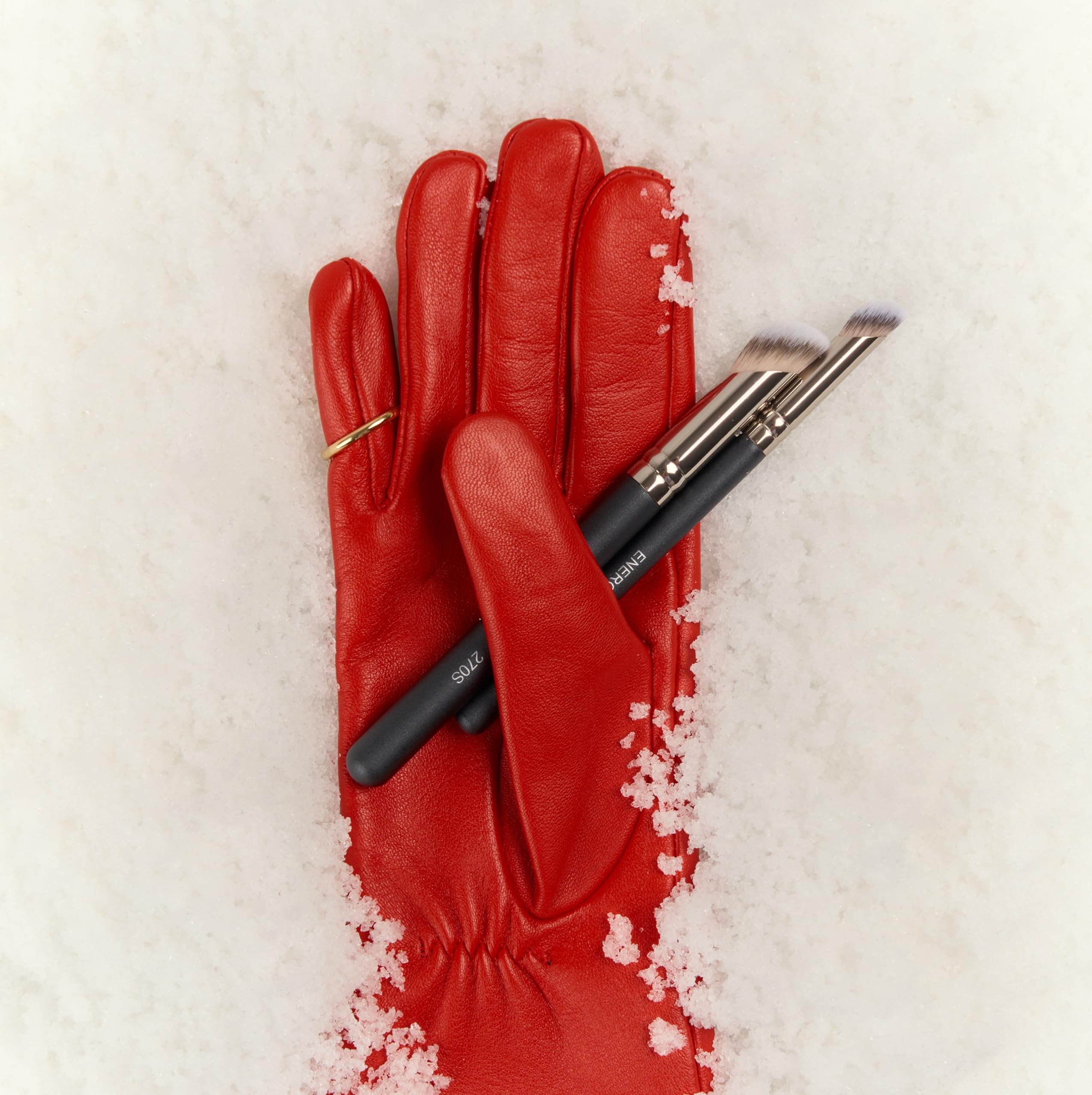 ENERGY Mini Bevel Conceal Brush-370s for Precision Coverage and Flawless Blending 3