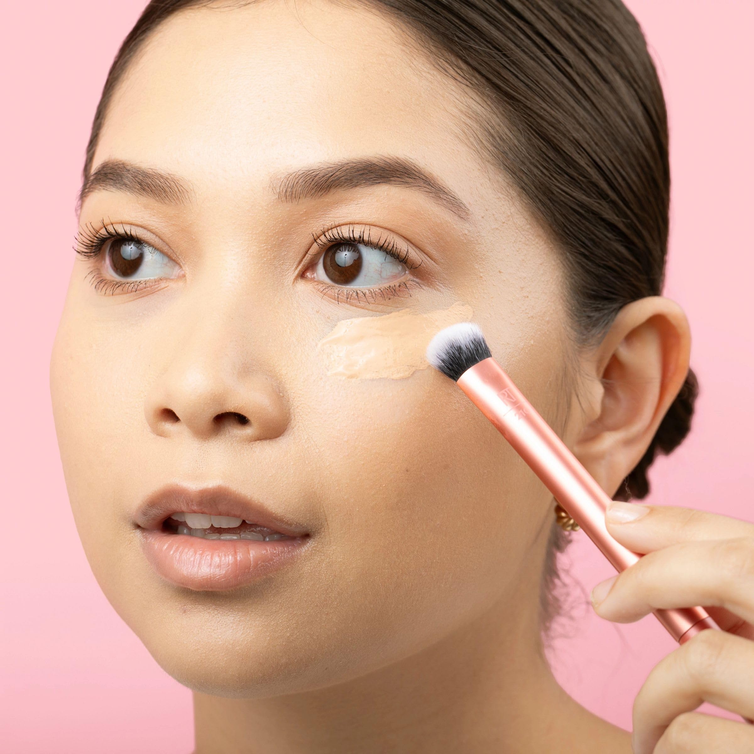 Real Techniques Expert Concealer Make-up-Pinsel (Verpackungs- und Grifffarbe kann abweichen) 4