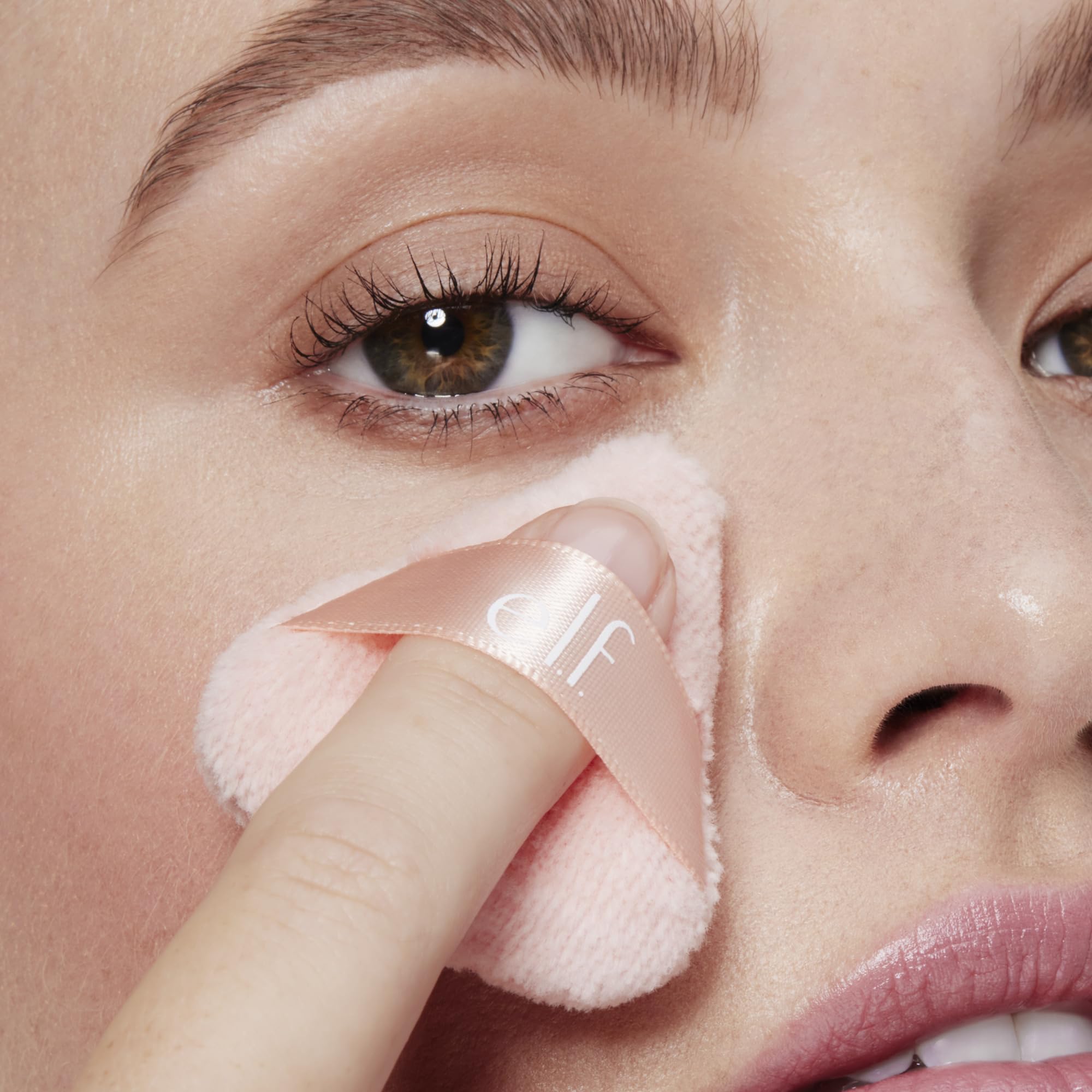 e.l.f. Halo Glow Pinkie Puffs: Finger-sized Mini Powder Puffs for Precise Application (Set of 3) 4