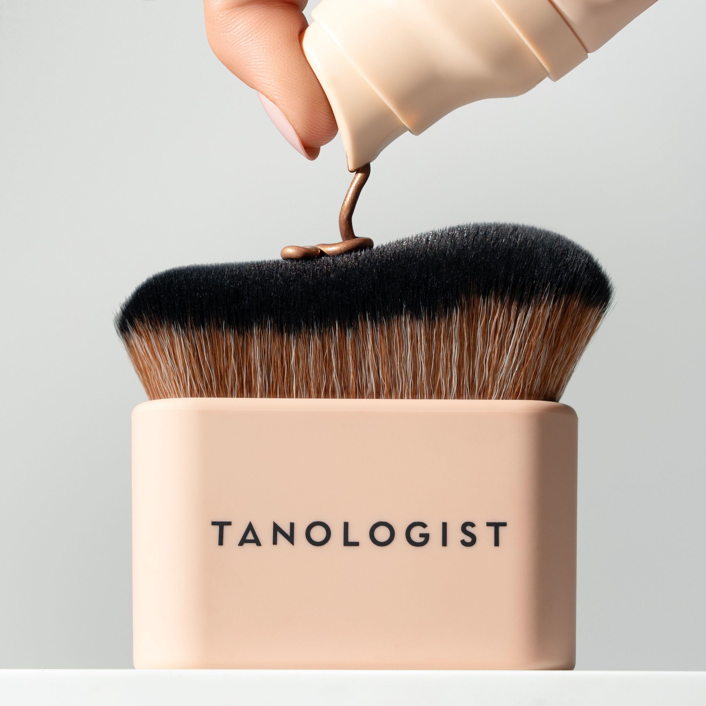 Tanologist KABUKI Selbstbräunungspinsel für Gesicht und Körper – für ein makelloses Finish 7