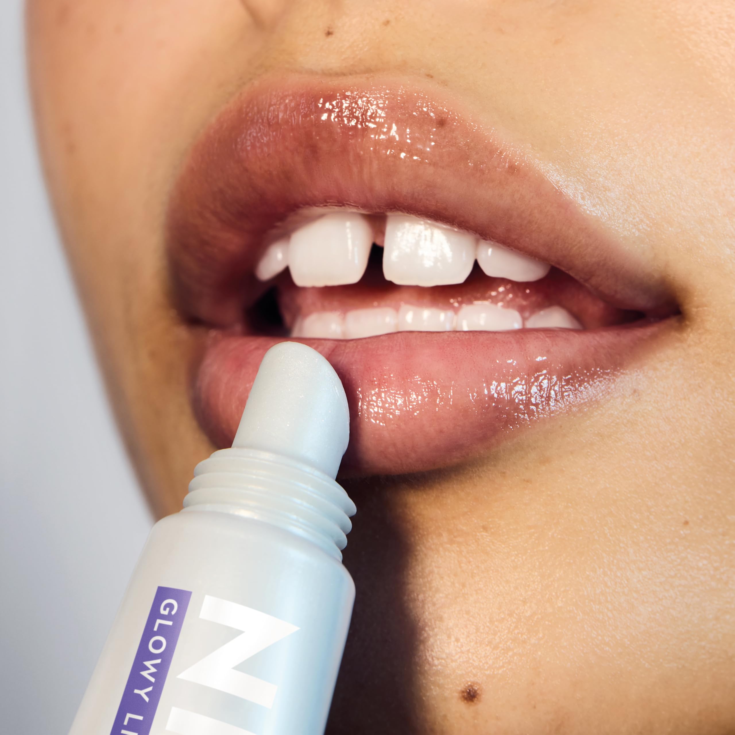 NIVEA Lip Hyaluron Glowy Lips Tube Original (10ml) - Hydrating Balm with SPF 30 9