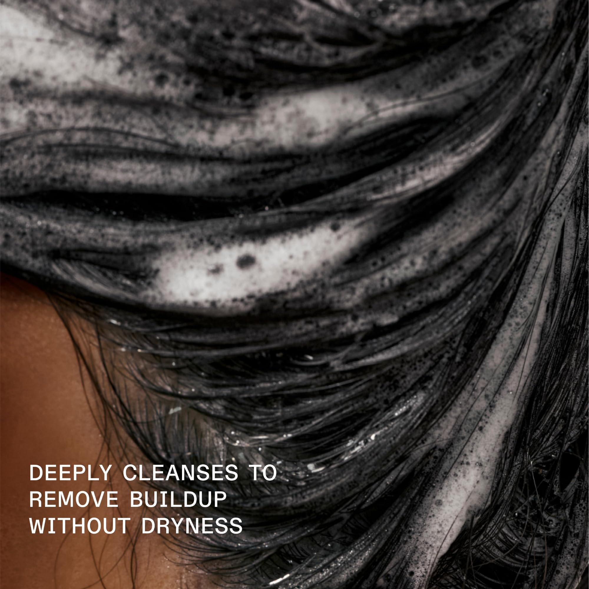 OLAPLEX Nº. 4C Bond Maintenance Clarifying Shampoo for Buildup Removal 2