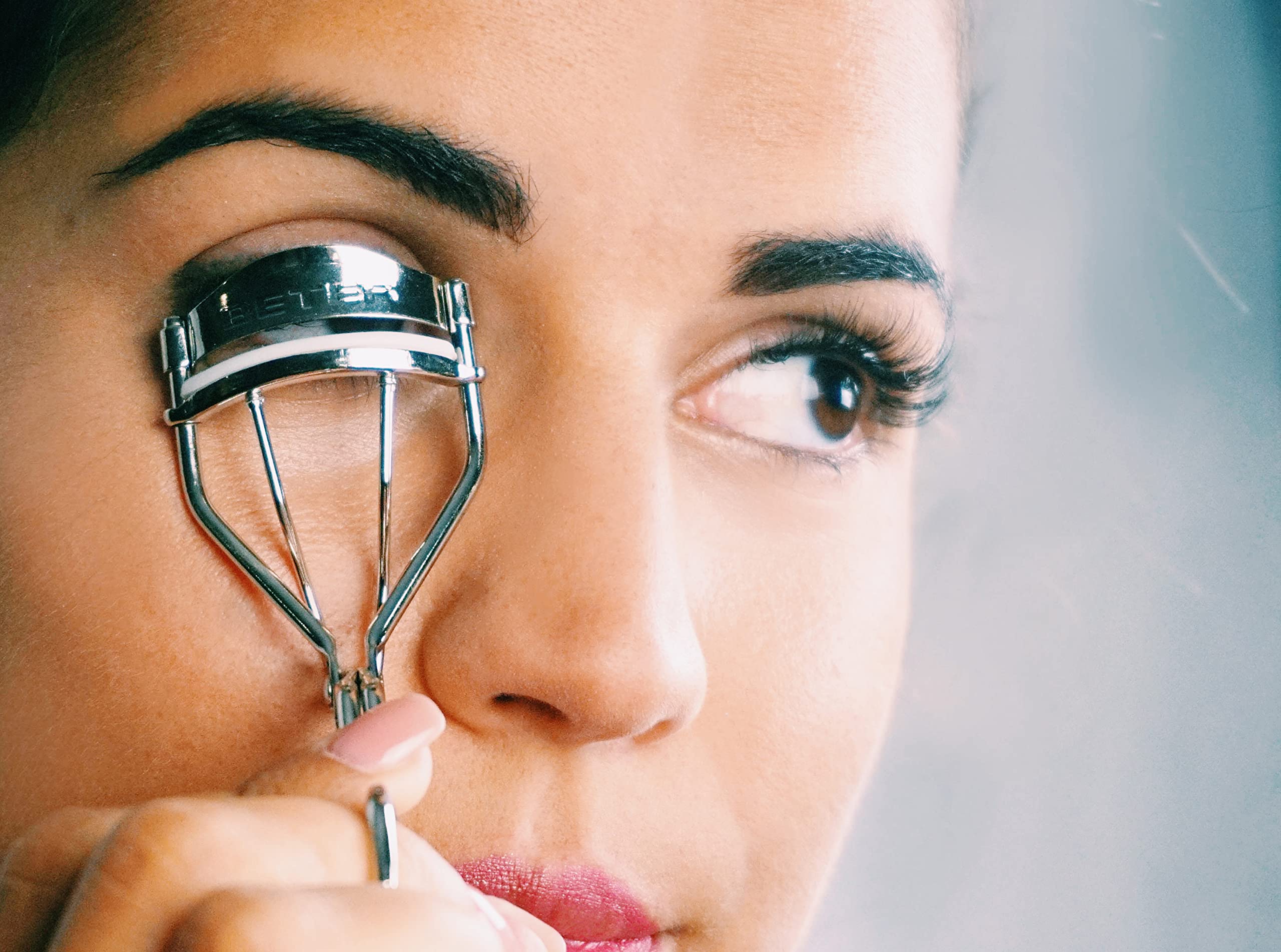 Beter Nickel Plated Eyelash Curler with 5 Replacement Silicone Pads for Lasting Lift 5