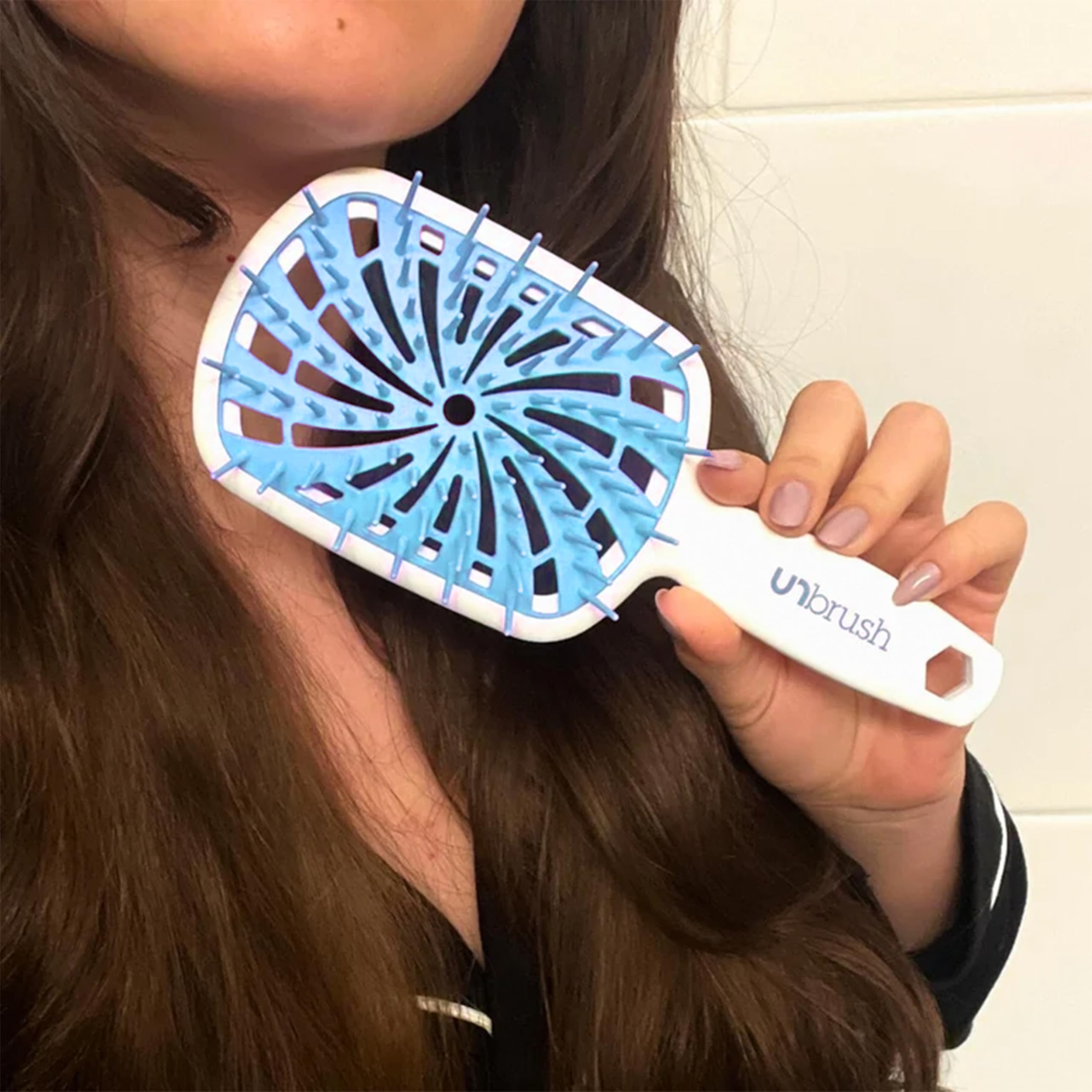 FHI Heat UNbrush Plus Detangling Brush for Curly, Fine, and Fragile Hair with 84 UltraFlex Bristles 4