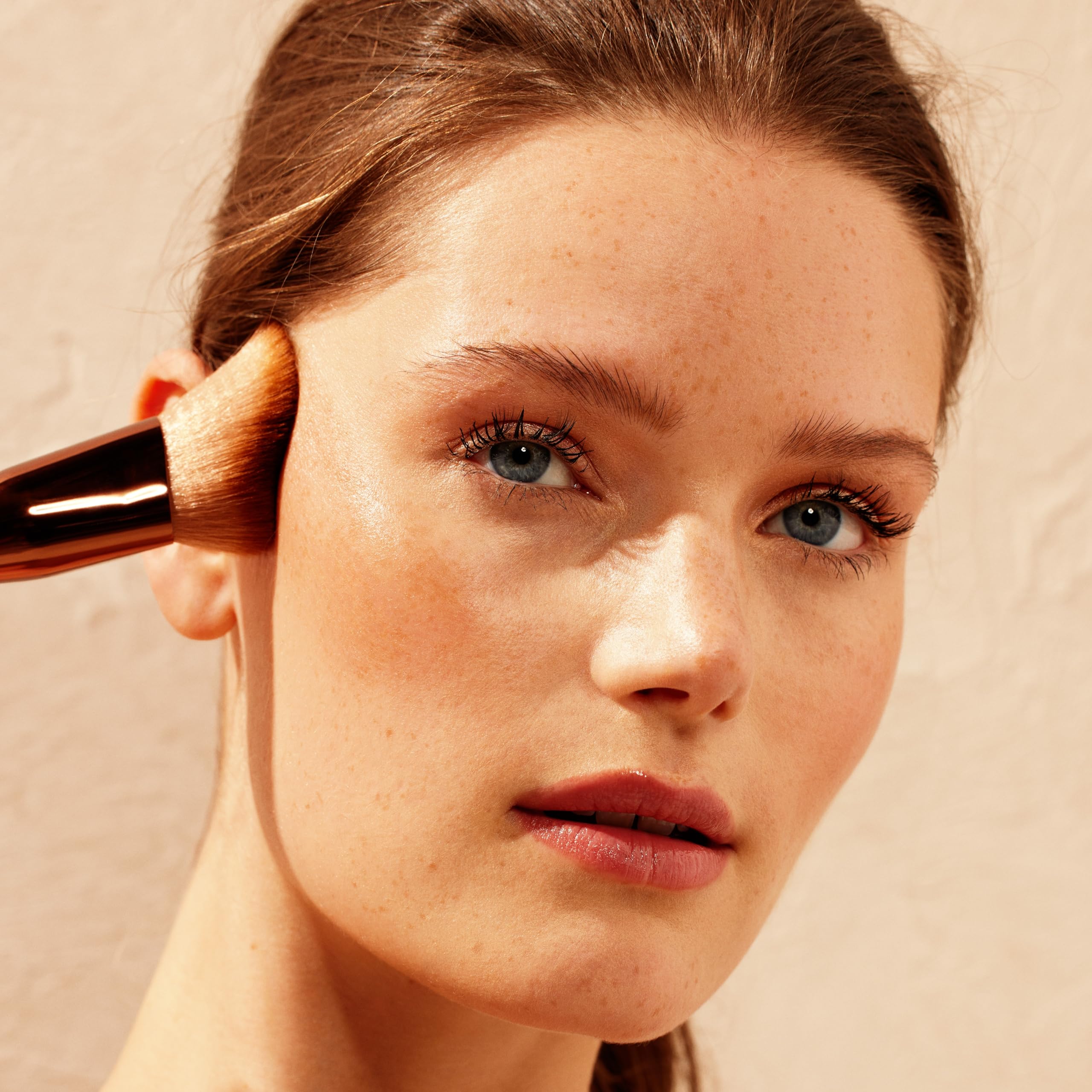 ST. TROPEZ Ultimate Tan Face Brush for Flawless Streak-Free Tanning Application 6