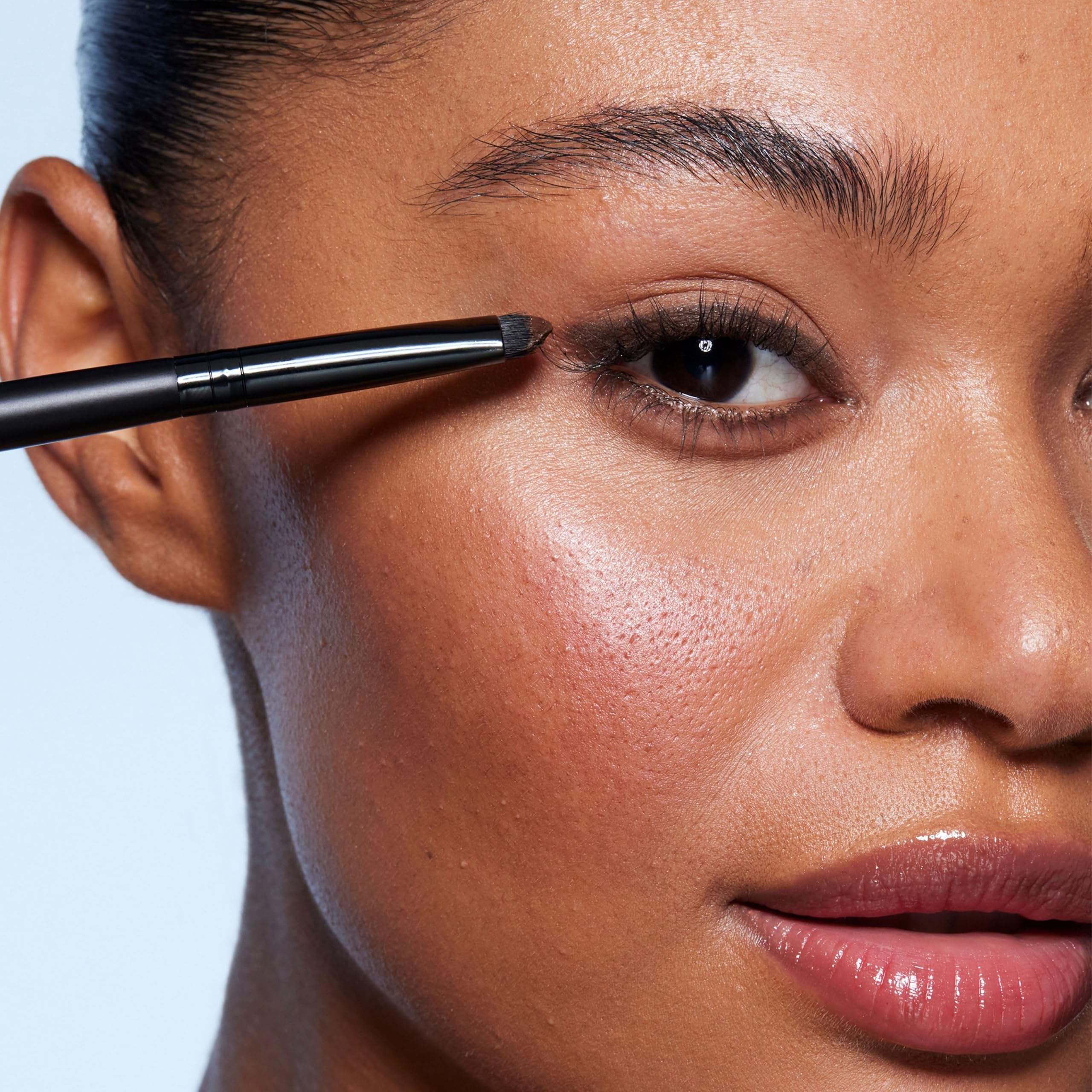 e.l.f. Short Smudging Brush for Smoky Eyes and Eyeliner Definition 3