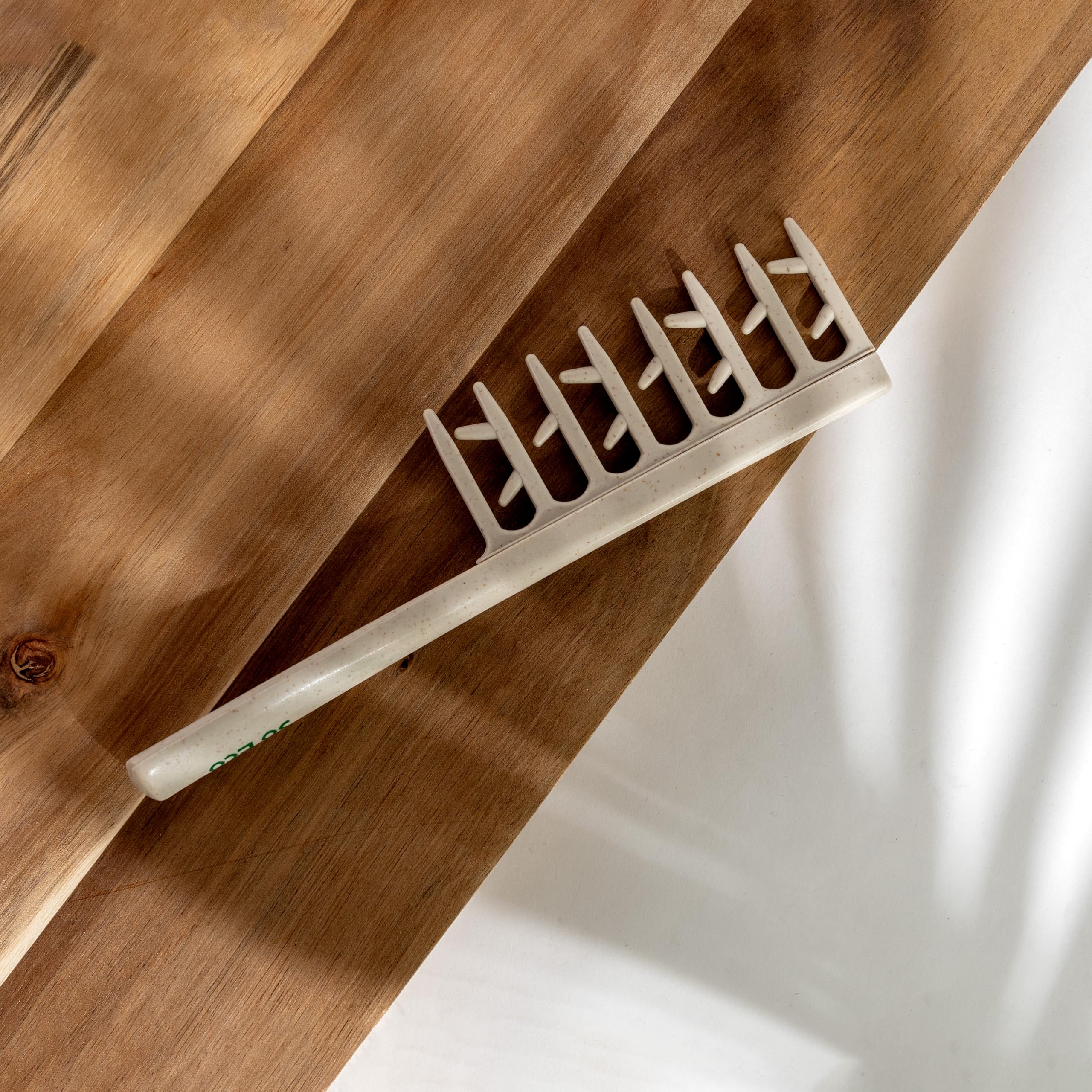 So Eco Smoothing Curl Comb: Eco Conscious Styling Tool for Defined Curls 4