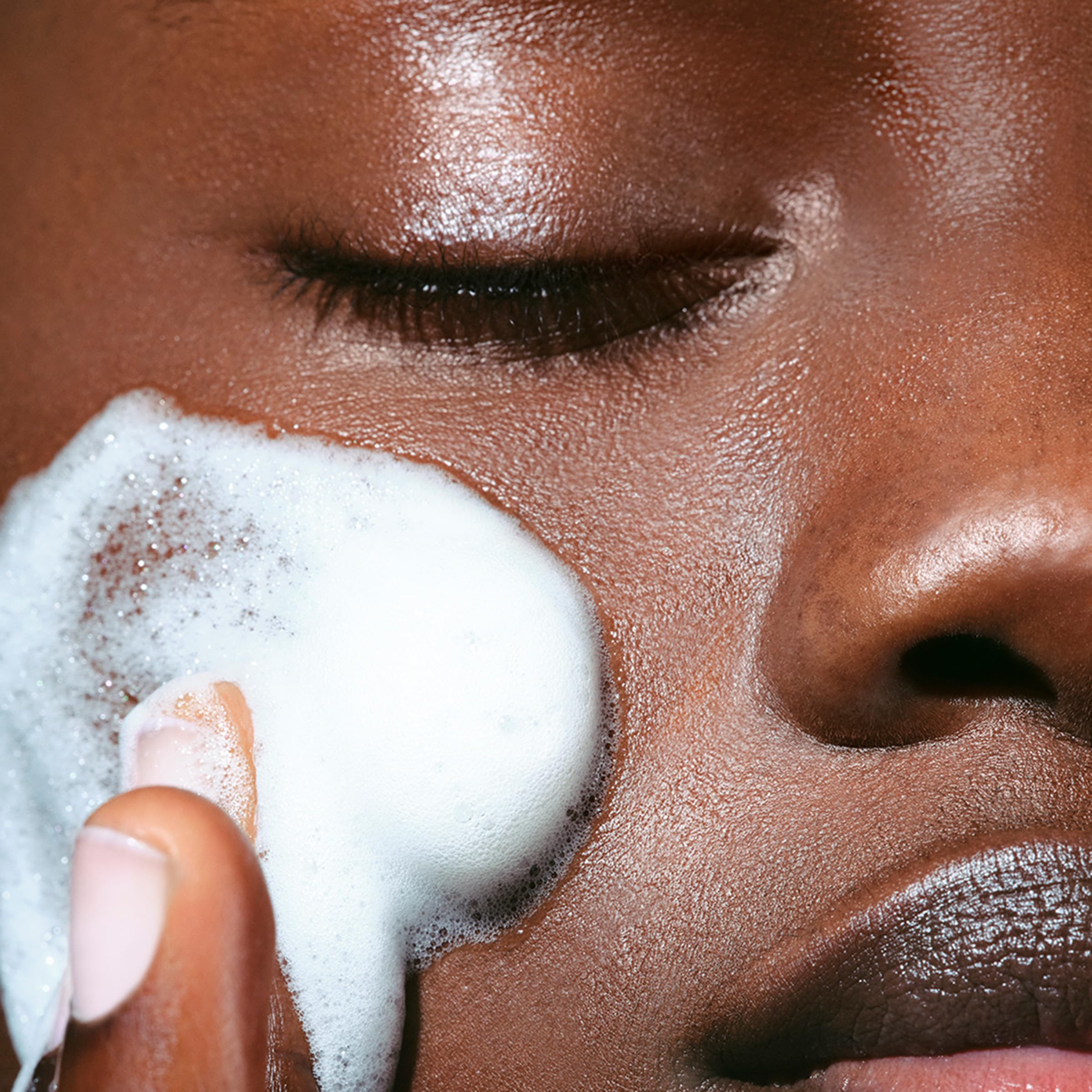 CLARINS Gentle Renewing Cleansing Mousse 150ml 4