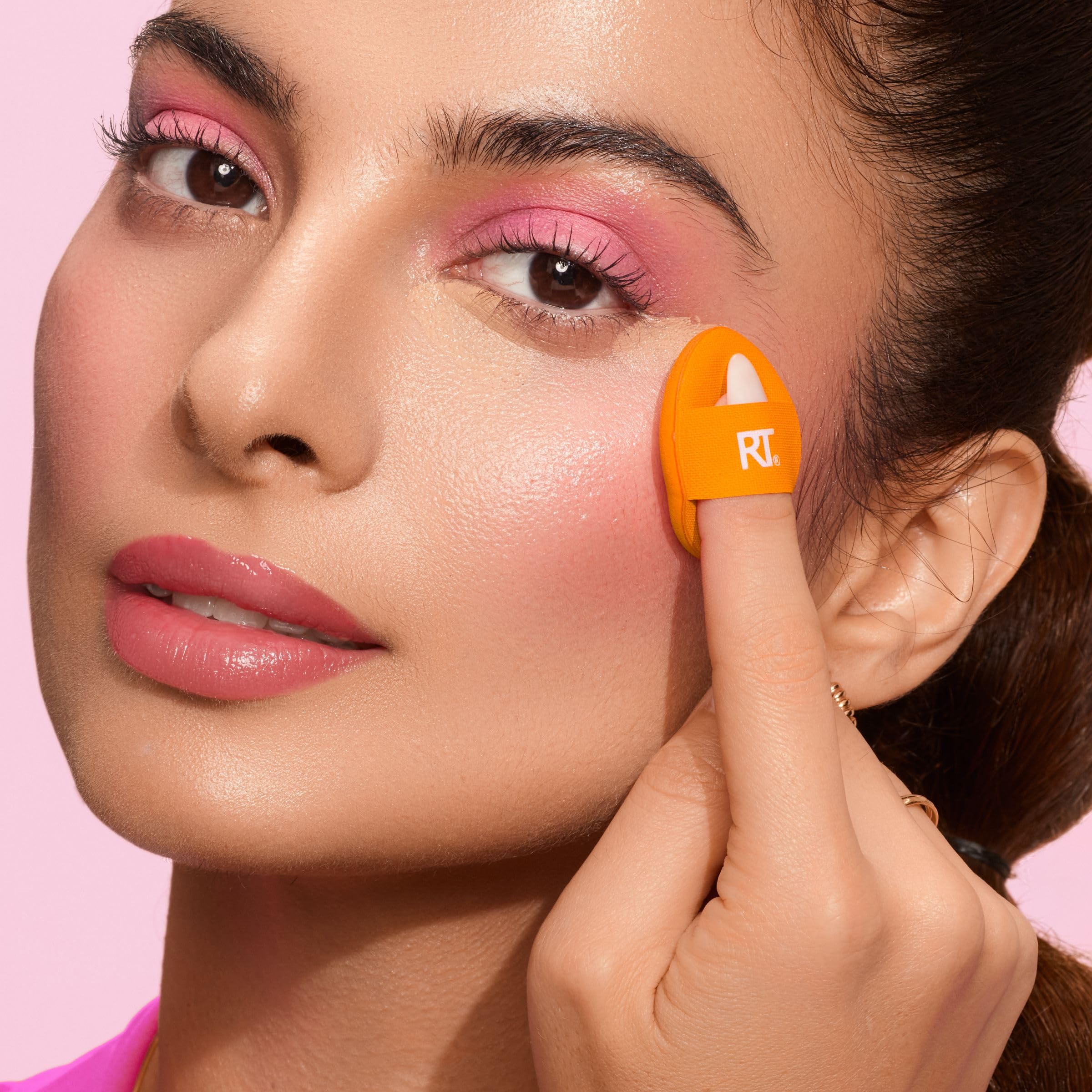 Real Techniques Mini Miracle Concealer Puff Trio for Targeted Concealing, 3 Count, Vegan & Cruelty-Free 6