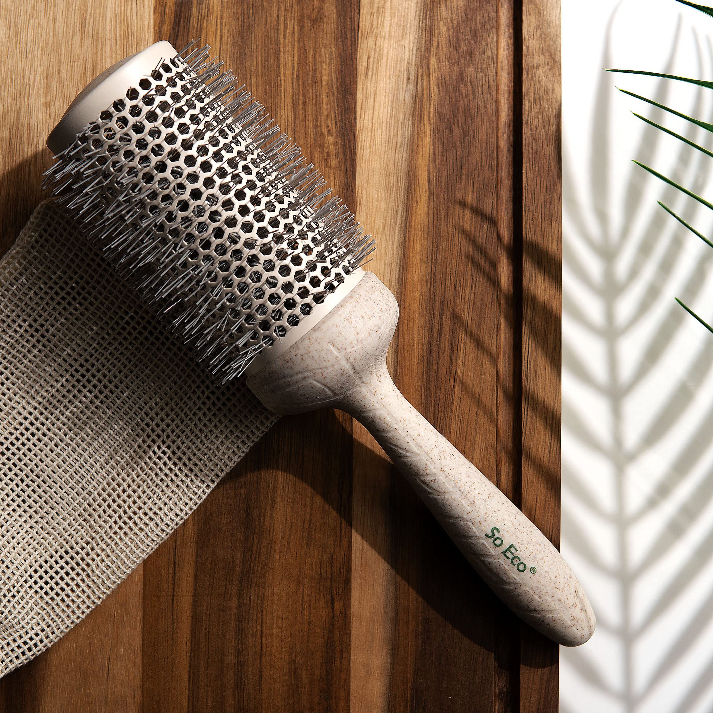 So Eco Große 53-mm-Thermo-Keramik-Rundbürste – Styling-, Volumen- und Lockenbürste für langes Haar. Nachhaltiger Griff und Borsten aus recyceltem Biokunststoff. 7