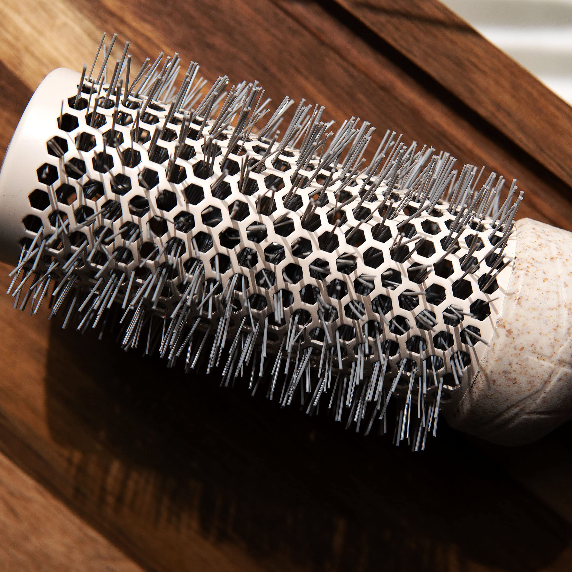 So Eco Medium 43mm Thermo Ceramic Round Brush for Volumising & Sleek Styling 8